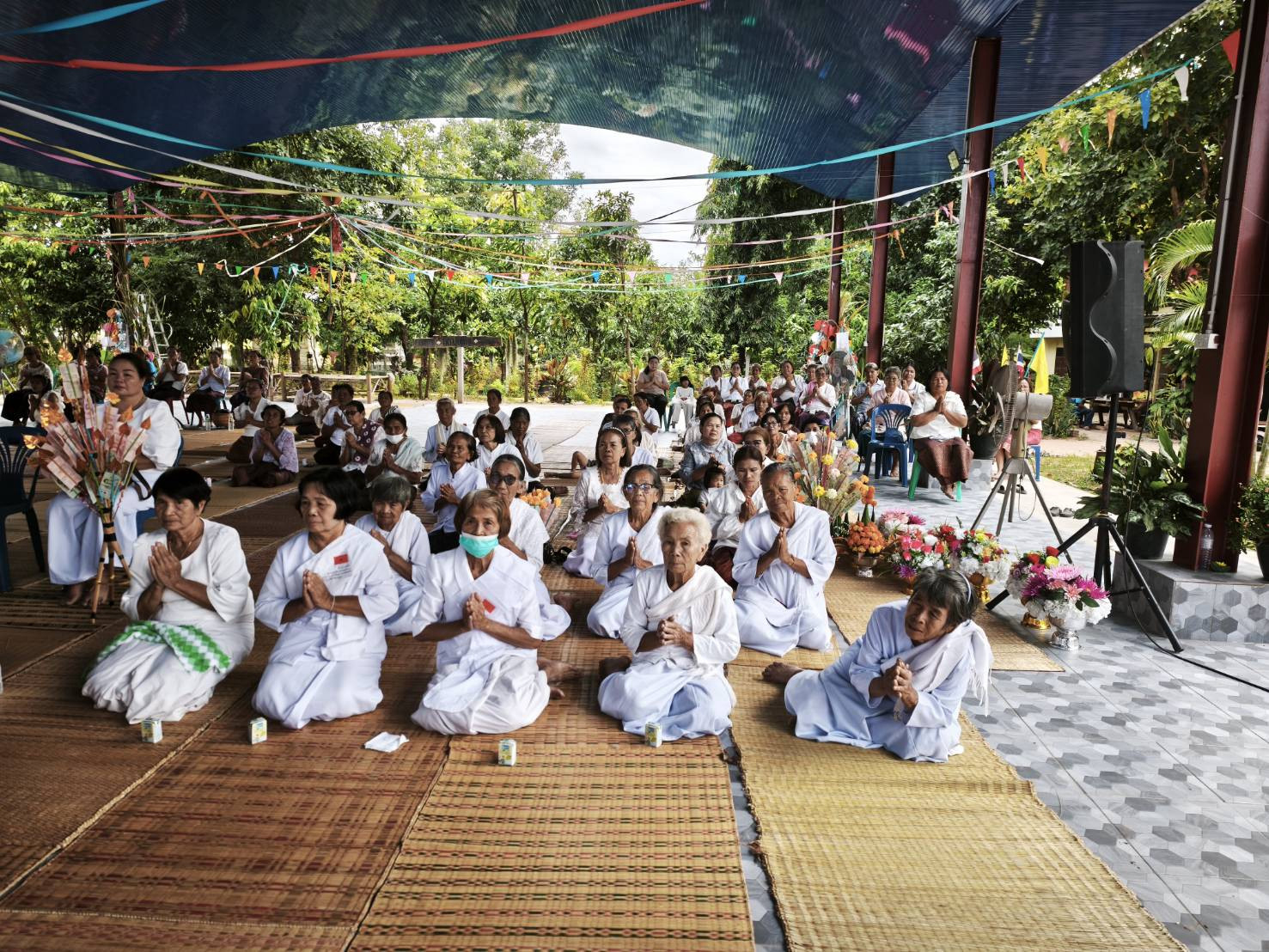 ภาพร่วมพิธีกรรมวัดโพธิ์ศรี
