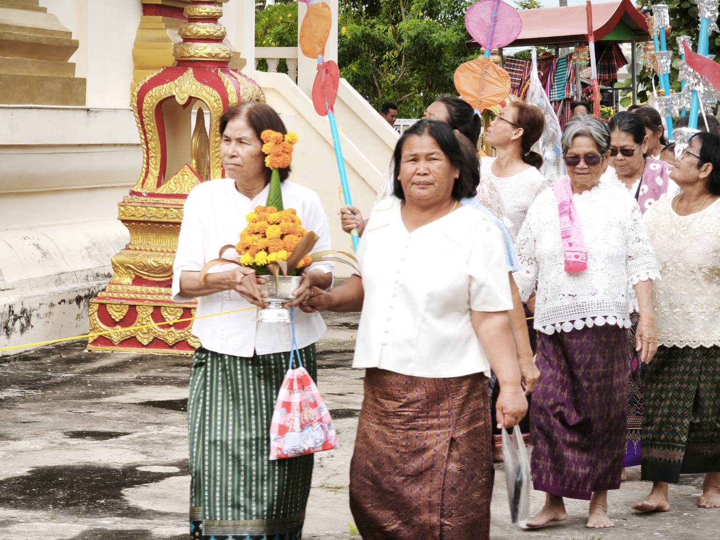 ภาพร่วมพิธีกรรมวัดโพธิ์ศรี