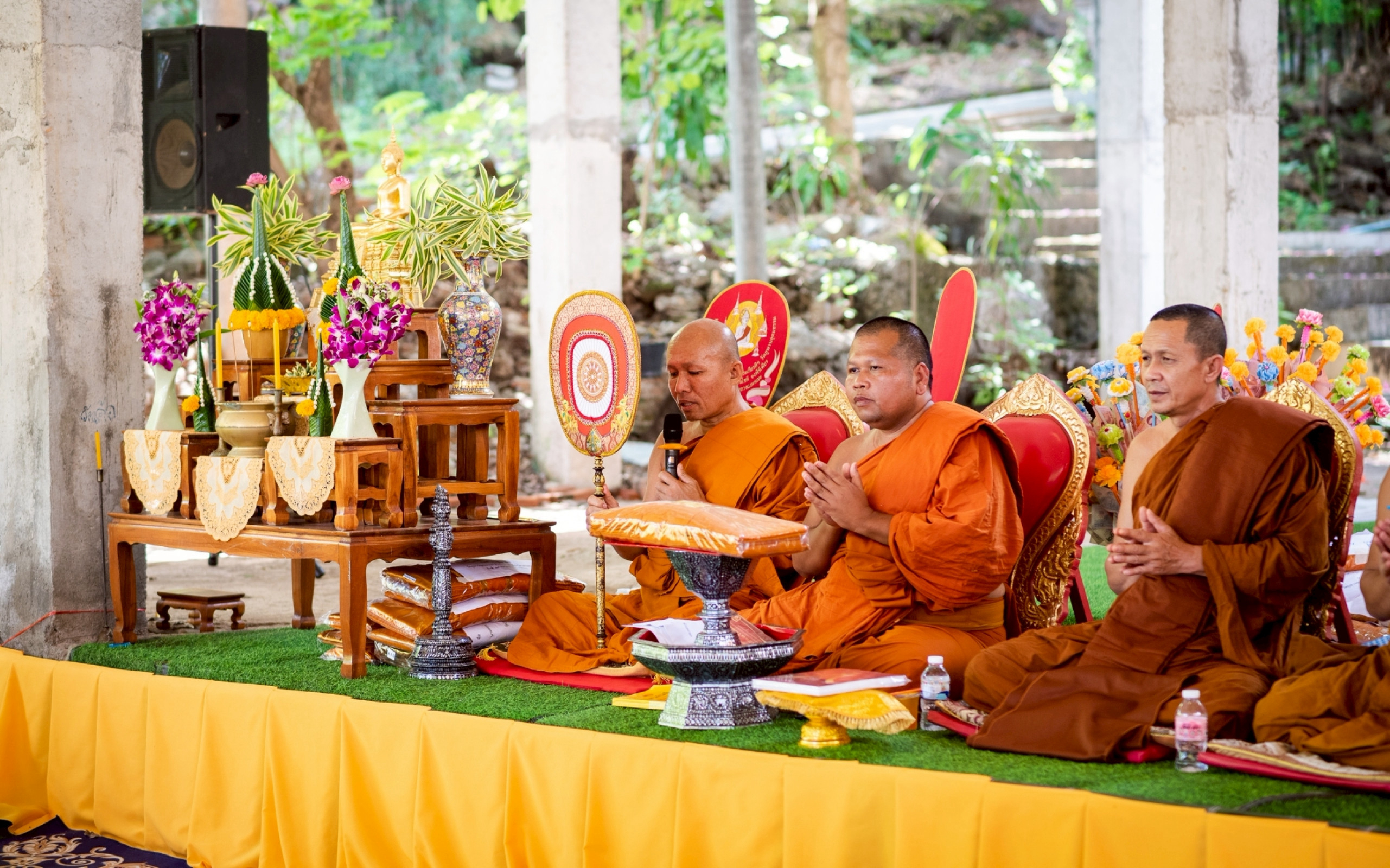 ภาพร่วมพิธีกรรมวัดภูพานอุดมธรรม