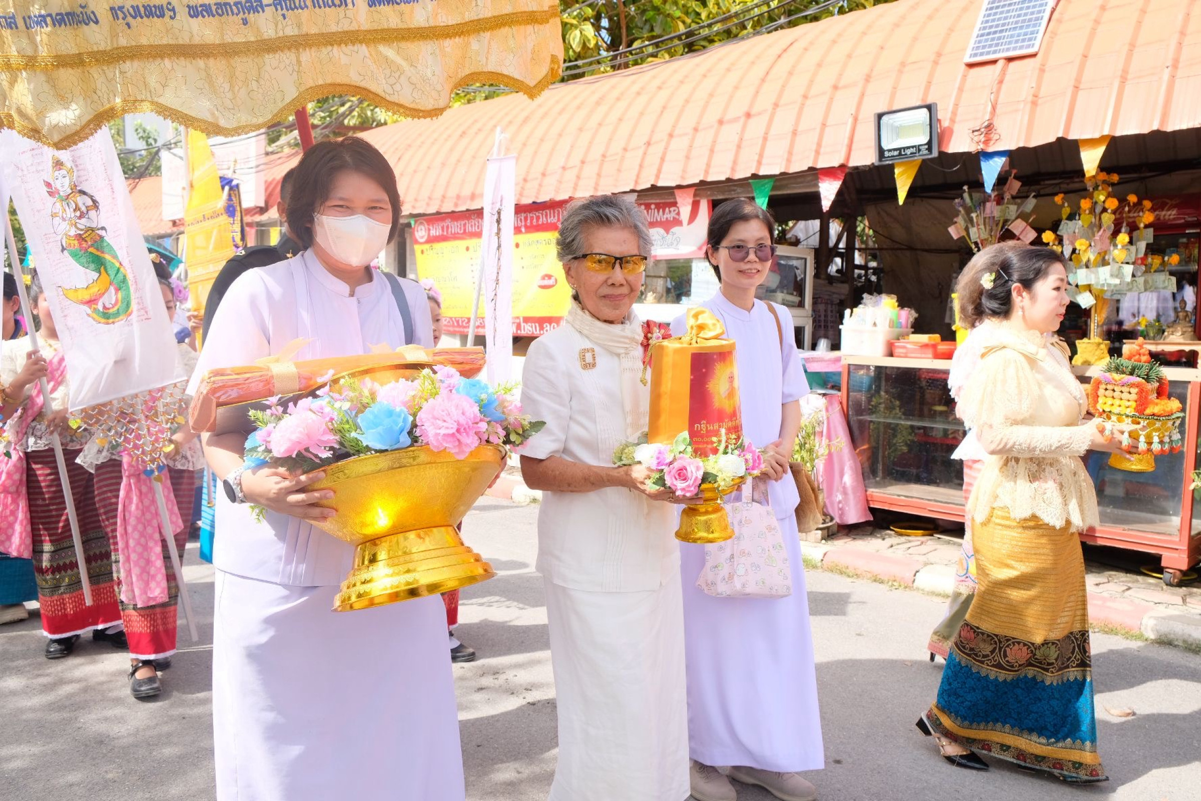 ภาพร่วมพิธีกรรมวัดวชิรธรรมาวาส