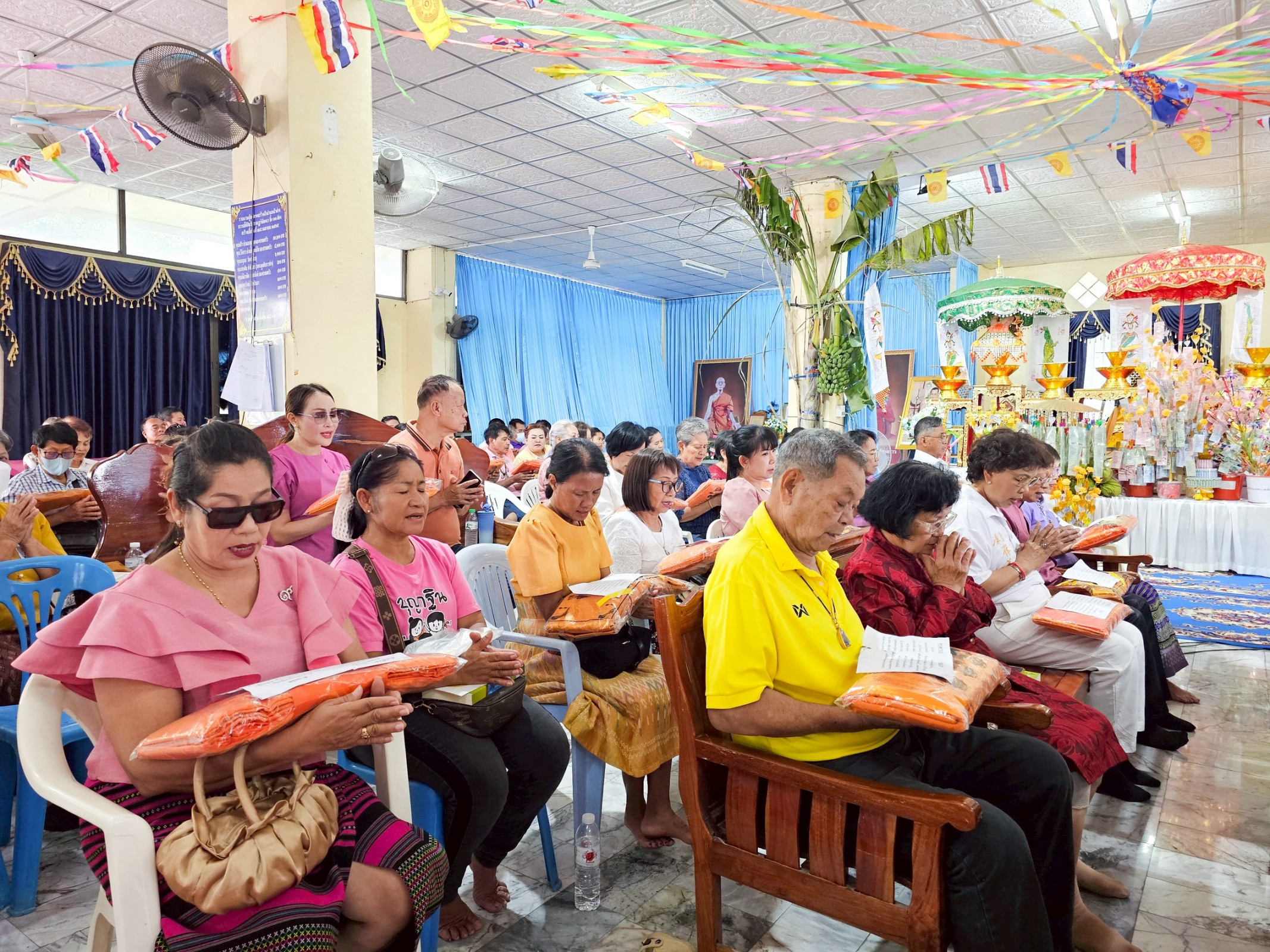 ภาพร่วมพิธีกรรมวัดราษฎร์พัฒนา