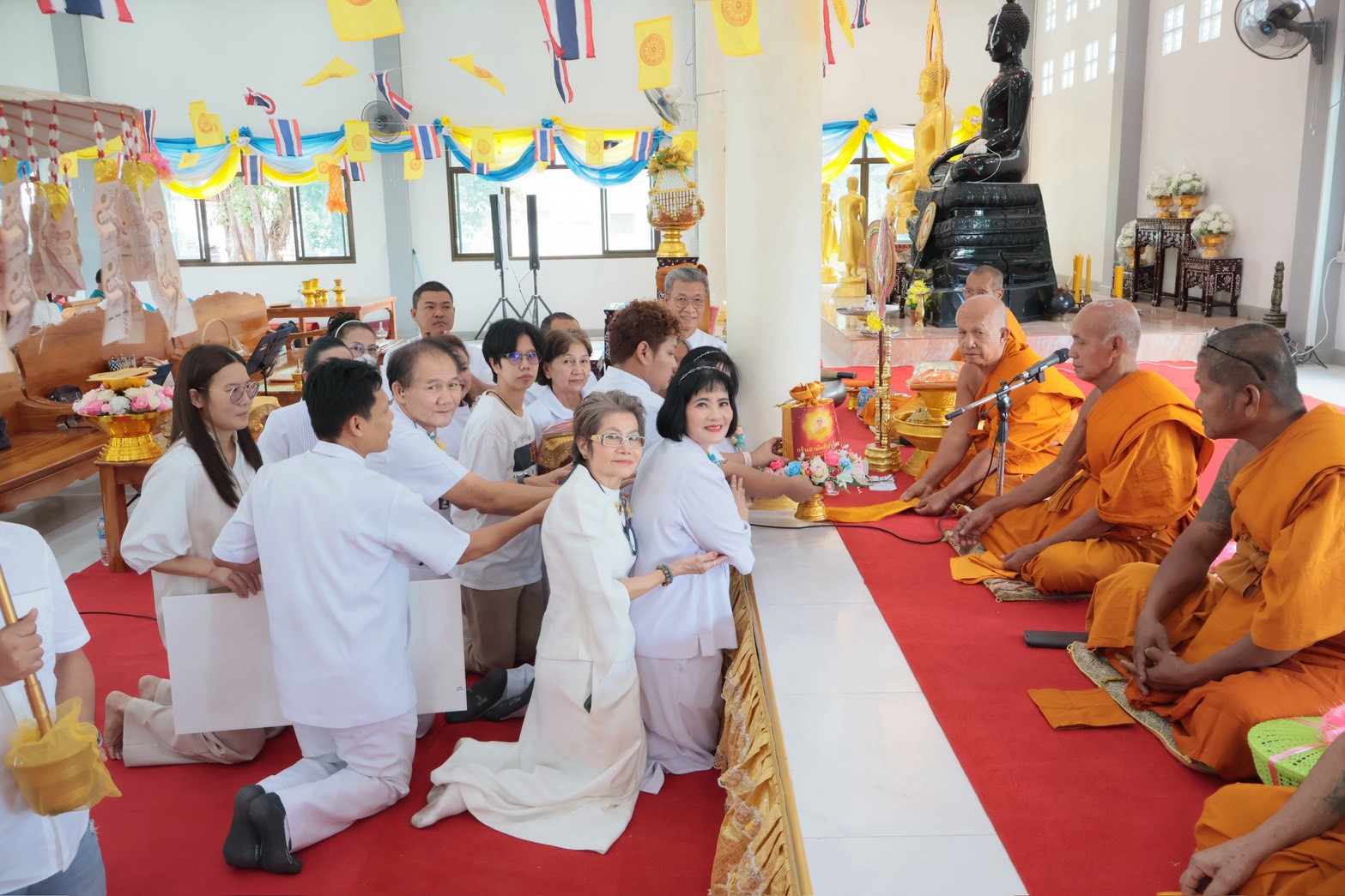ภาพการถวายปัจจัยวัดท่าเยี่ยม