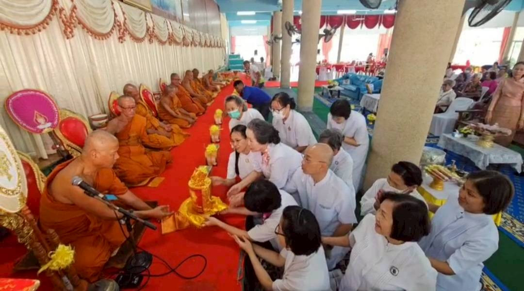 ภาพการถวายปัจจัยวัดสะเดา