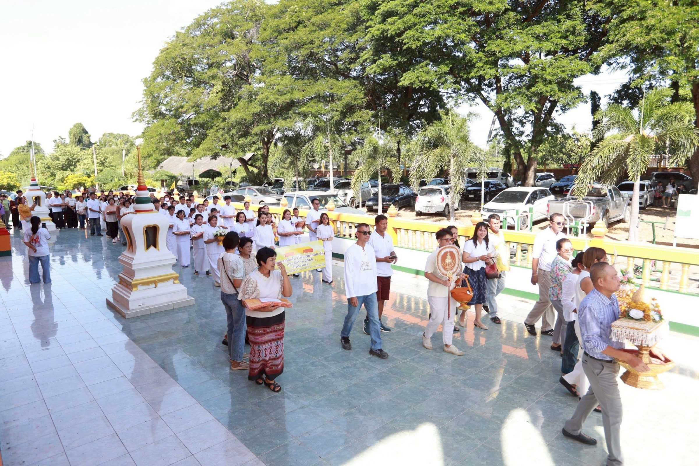 ภาพร่วมขบวนกฐินวัดสว่างอารมณ์