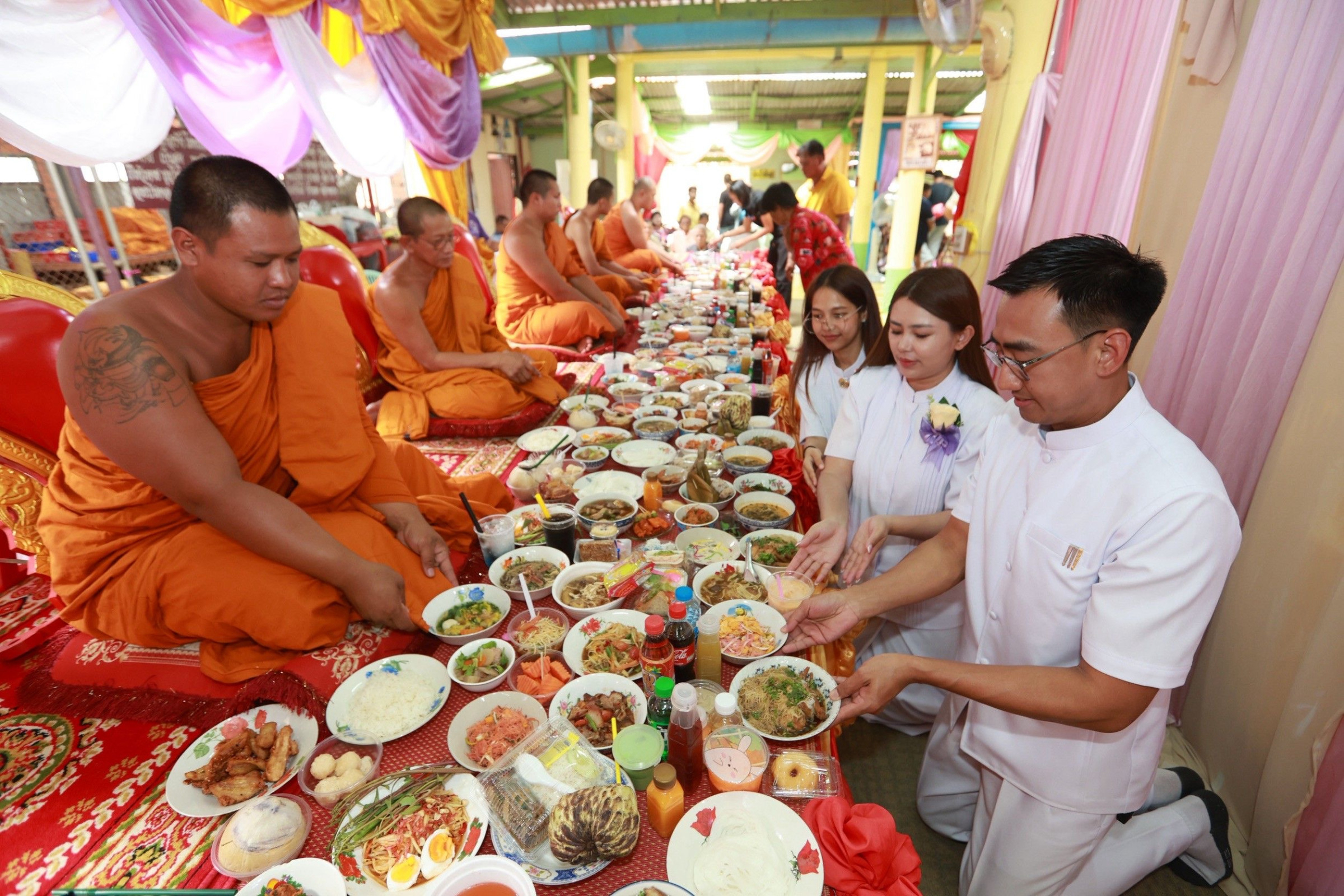 ภาพร่วมพิธีกรรมวัดสว่างอารมณ์