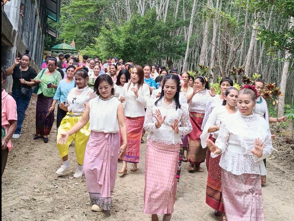 ภาพร่วมพิธีกรรมที่พักสงฆ์เขาน้ำซับ
