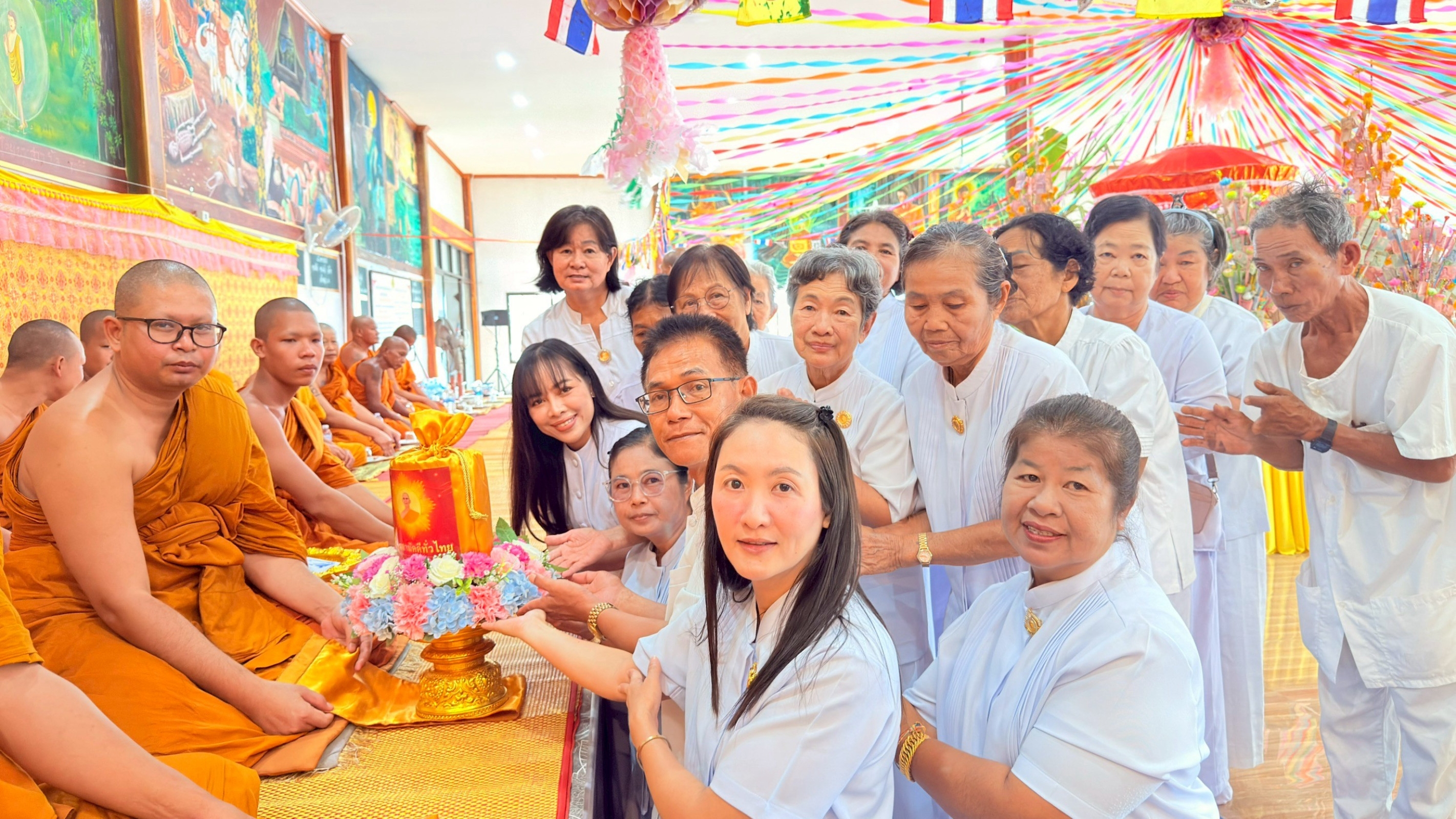 ภาพร่วมพิธีกรรมที่พักสงฆ์คลองชีพบุปผาราม