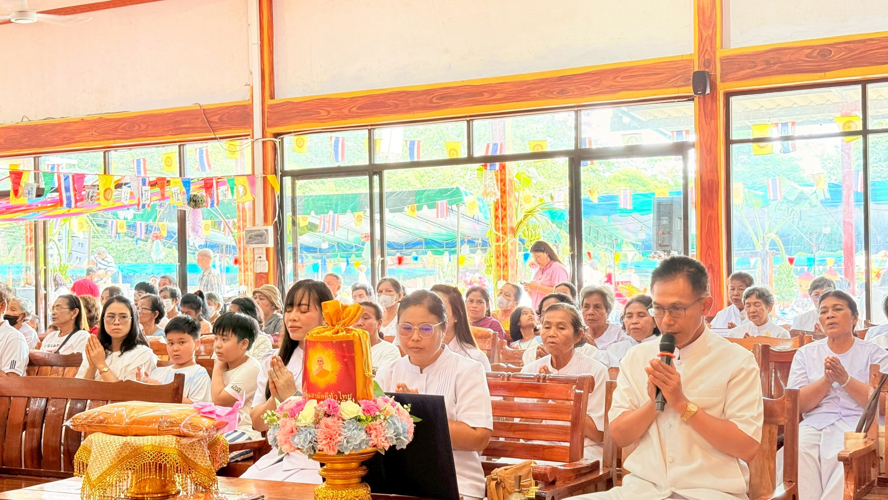 ภาพร่วมพิธีกรรมที่พักสงฆ์คลองชีพบุปผาราม