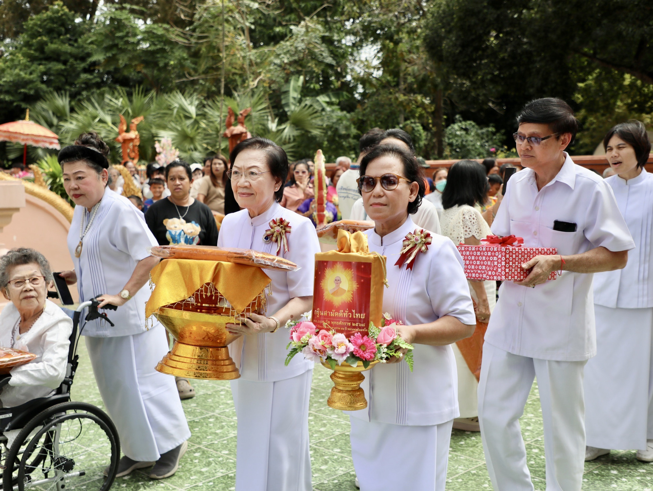ภาพร่วมขบวนกฐินวัดทรงธรรม