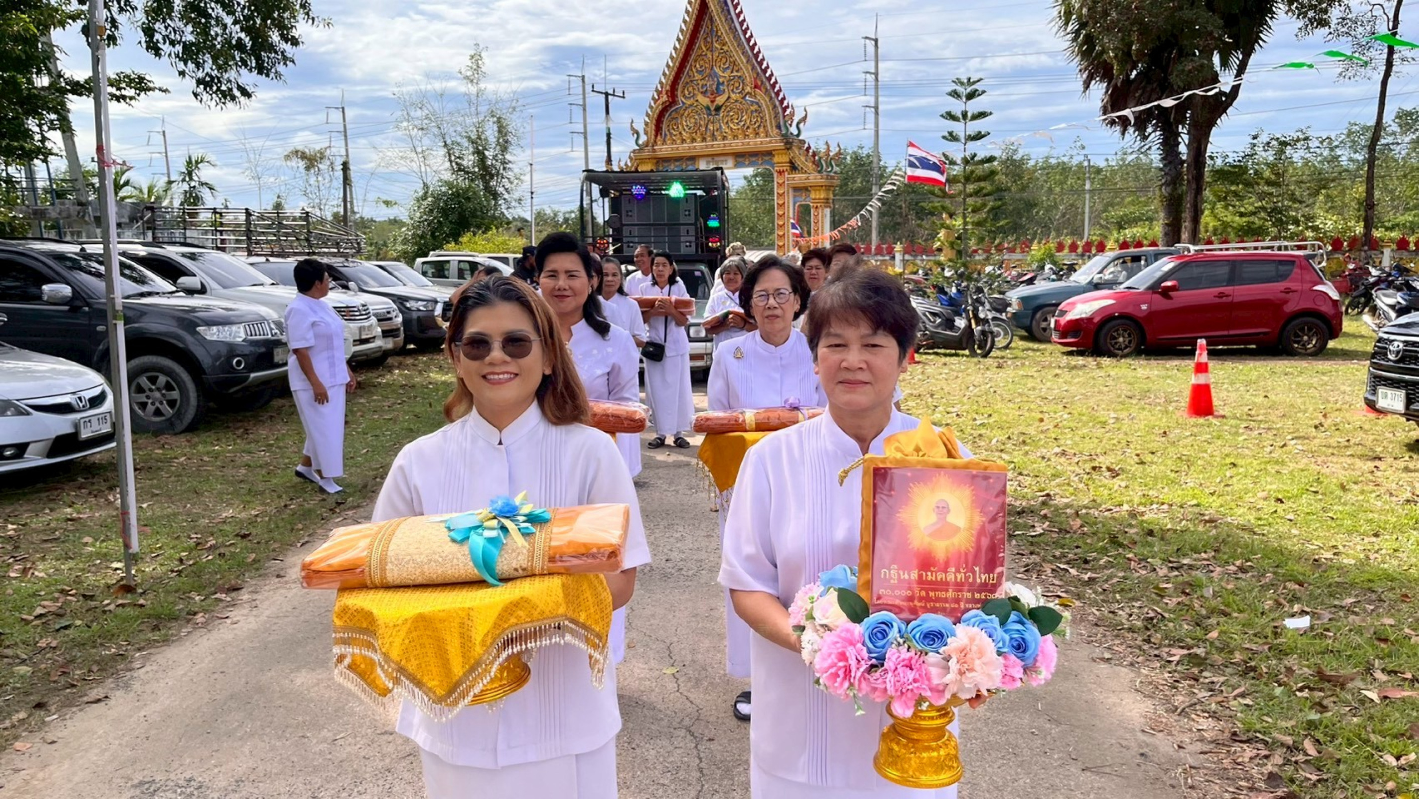 ภาพร่วมขบวนกฐินวัดบ้านสระใหญ่