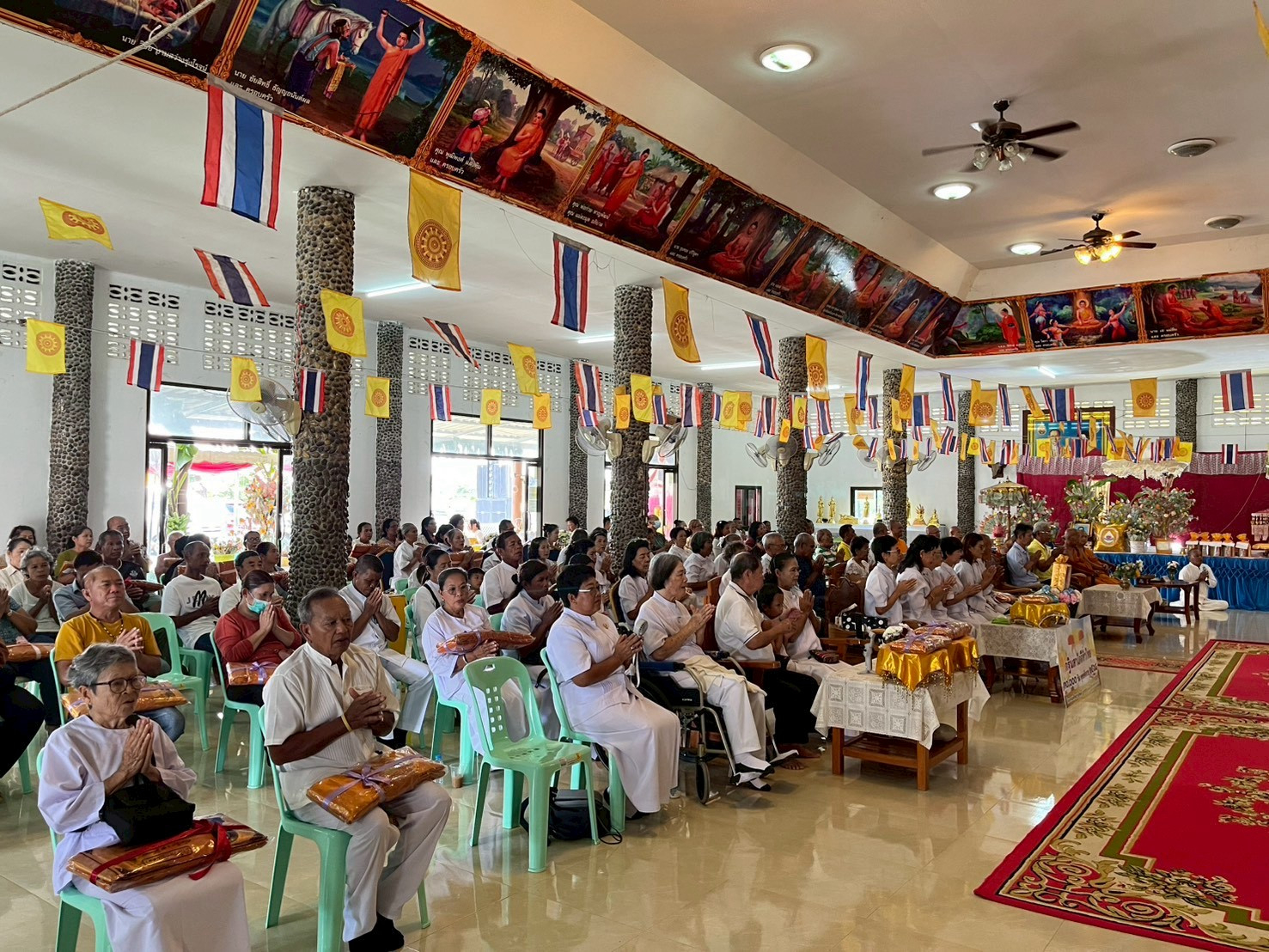 ภาพร่วมพิธีกรรมวัดบ้านสระใหญ่