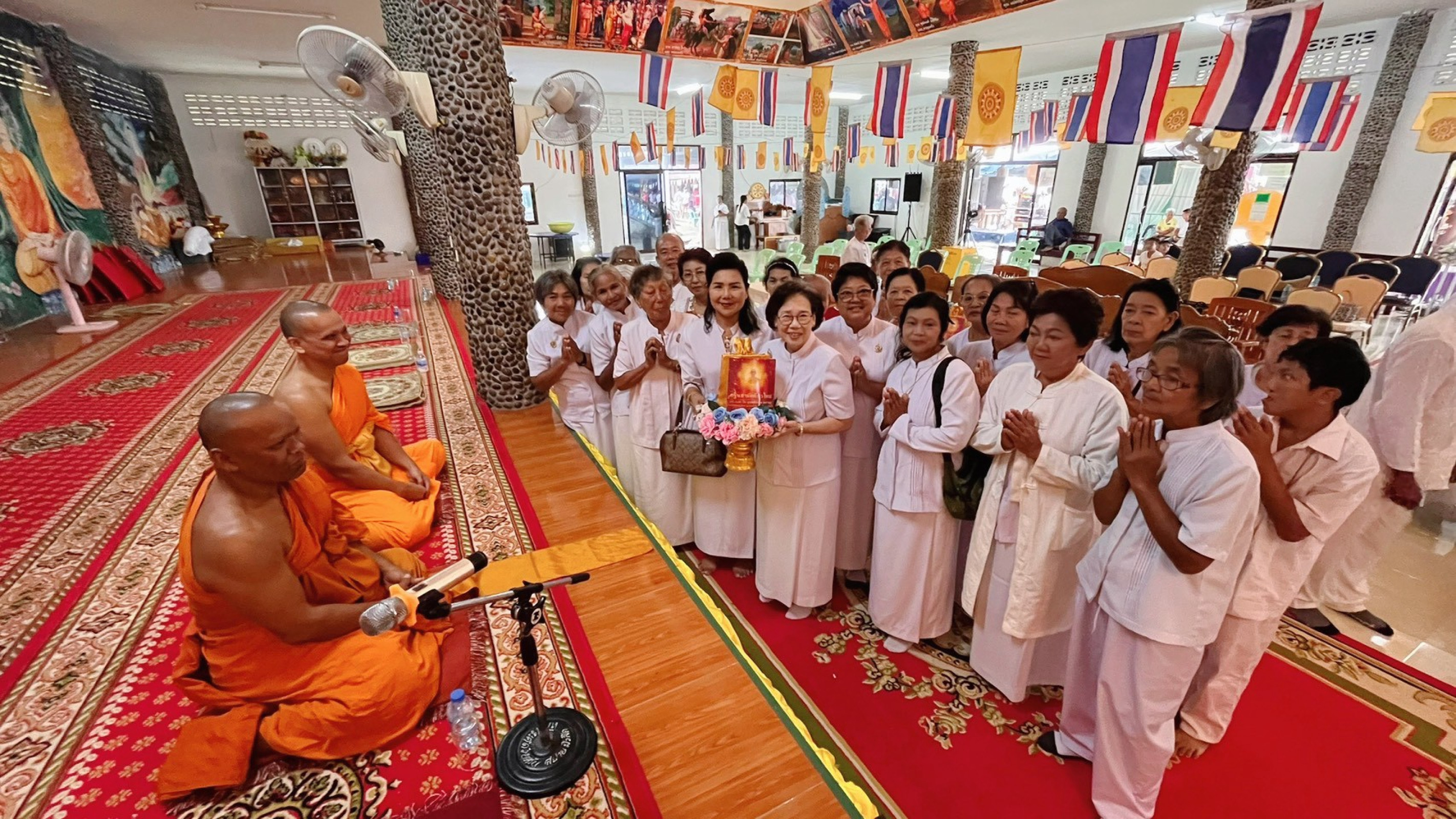 ภาพร่วมพิธีกรรมวัดบ้านสระใหญ่