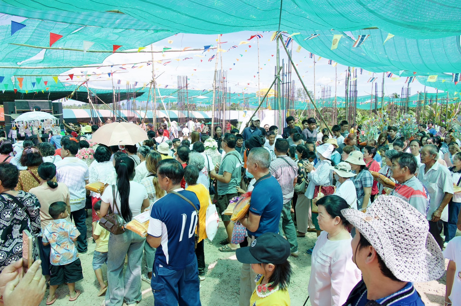 ภาพร่วมพิธีกรรมที่พักสงฆ์ปฏิบัติธรรมประชาร่วมใจ