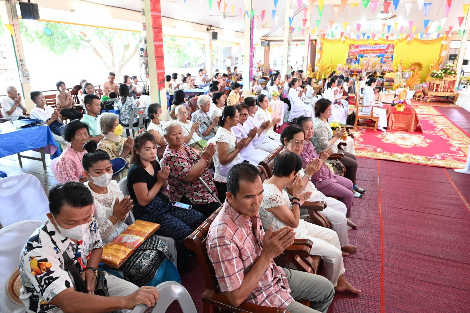 ภาพร่วมพิธีกรรมวัดอินทรแบก