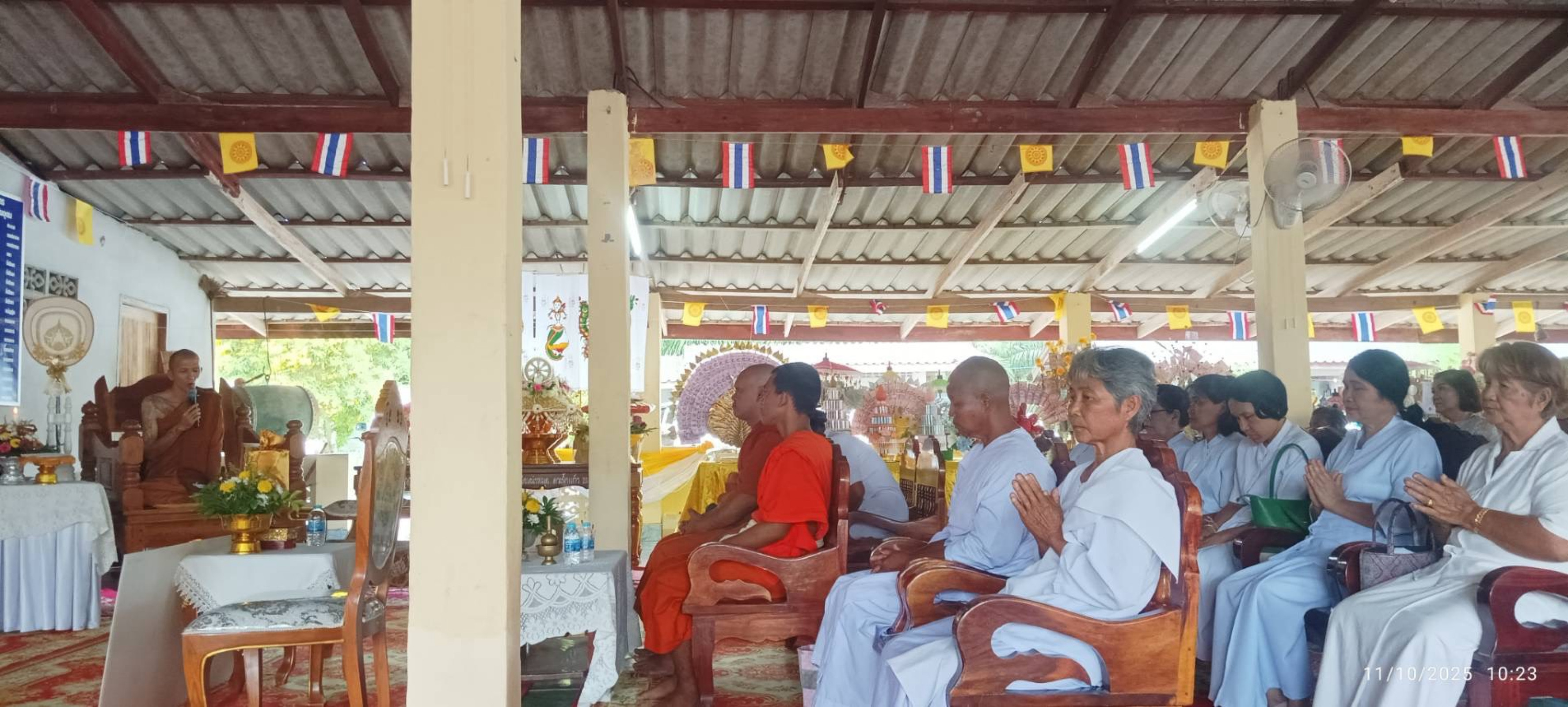 ภาพร่วมพิธีกรรมที่พักสงฆ์บ้านย่านอุดม