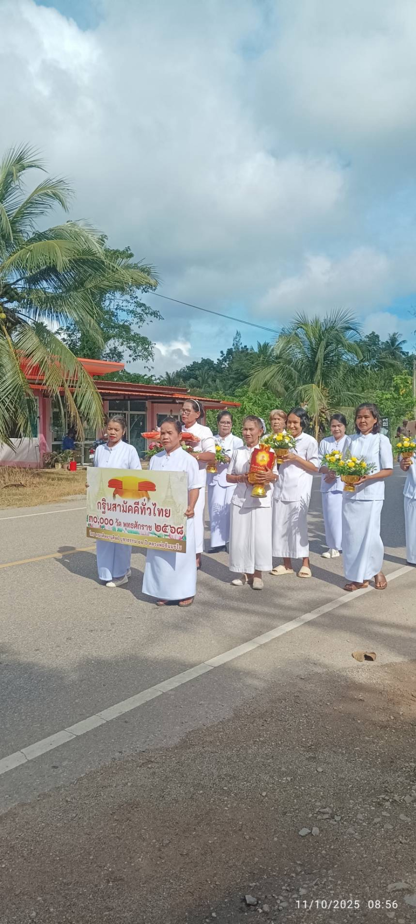 ภาพร่วมพิธีกรรมที่พักสงฆ์บ้านย่านอุดม