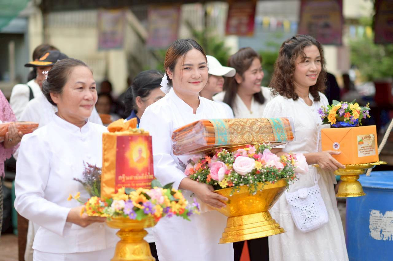 ภาพร่วมพิธีกรรมวัดชลธาราวาส