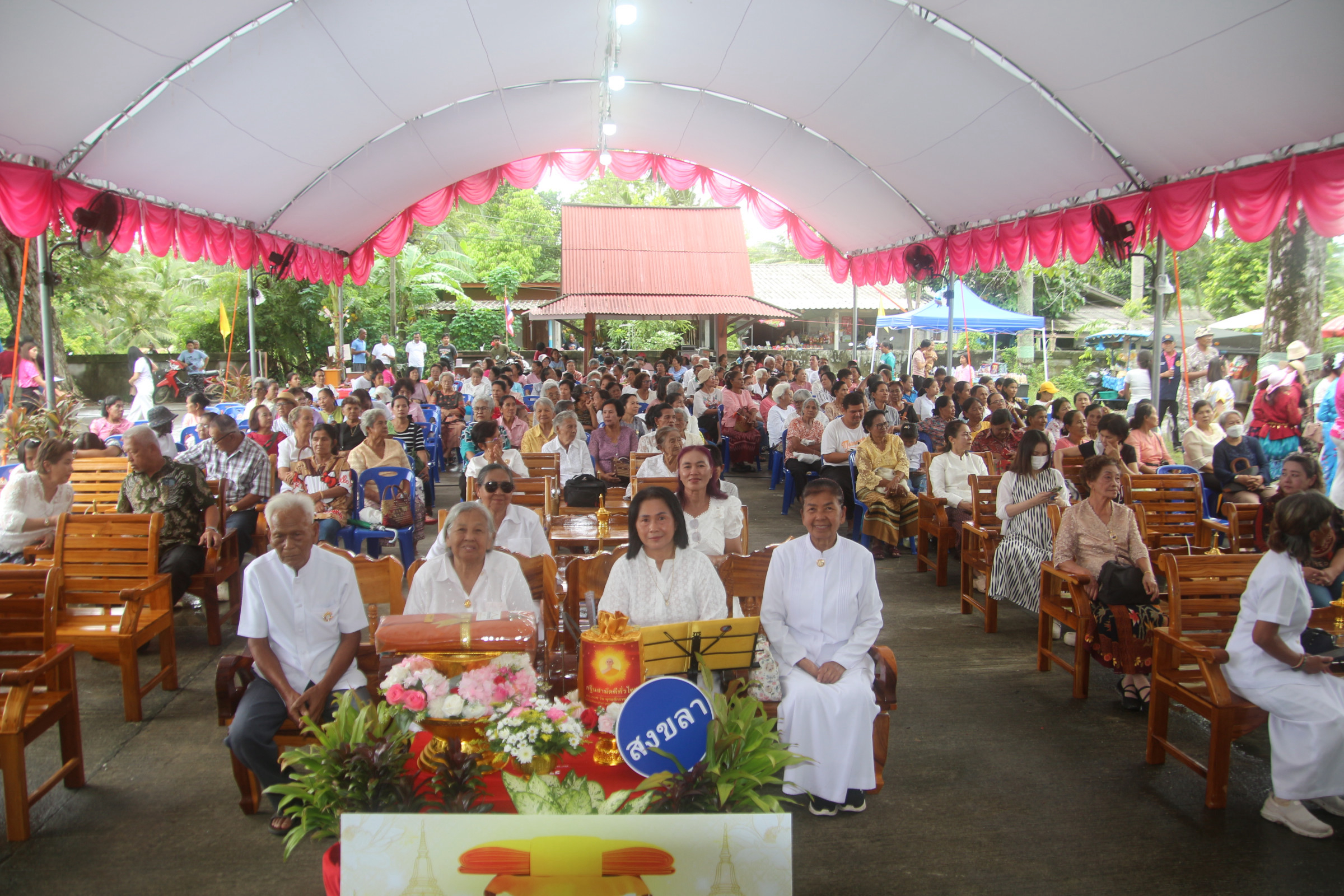 ภาพร่วมพิธีกรรมวัดพร้าว