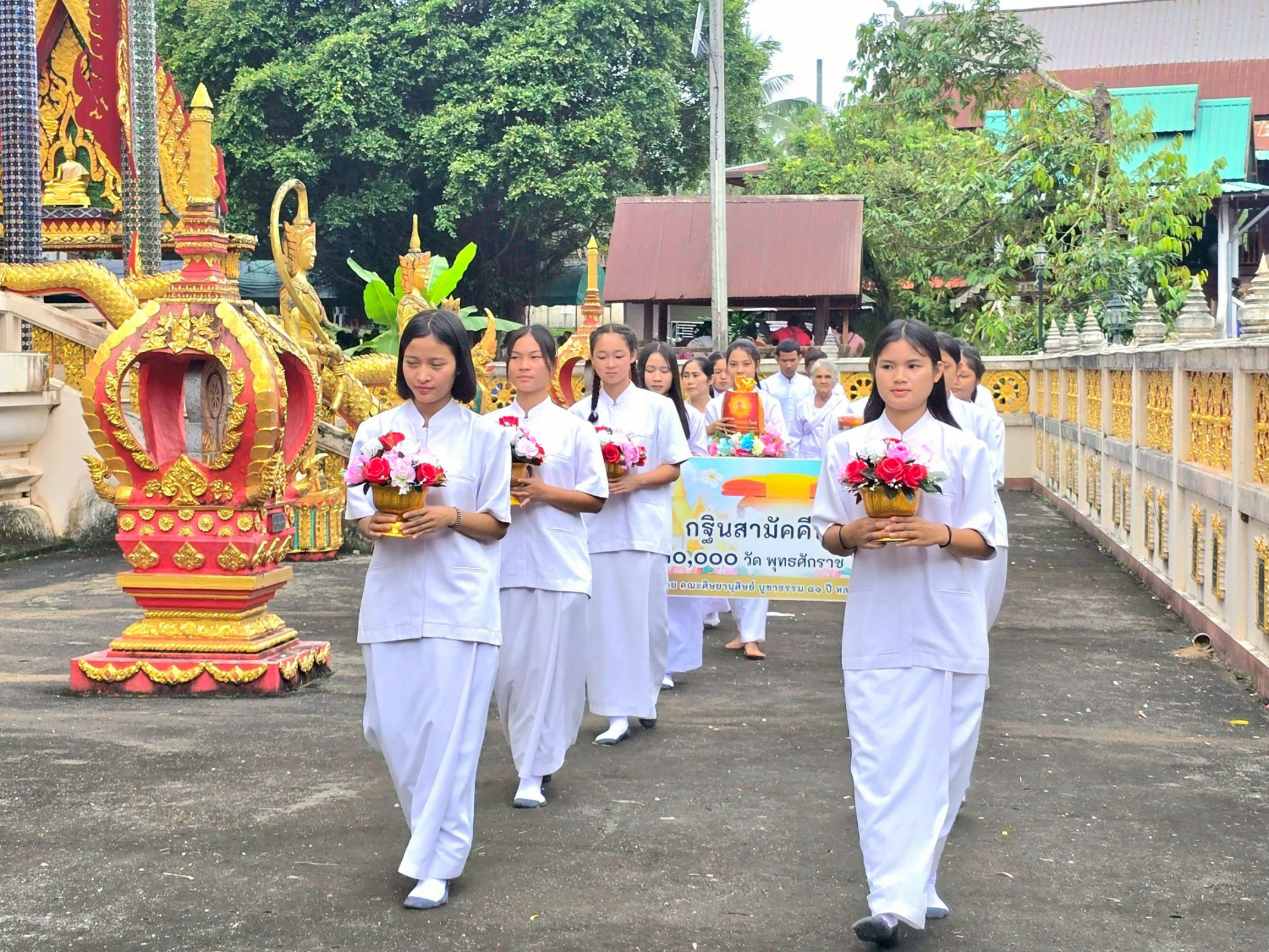 ภาพร่วมขบวนกฐินวัดมหาวันวิเวก