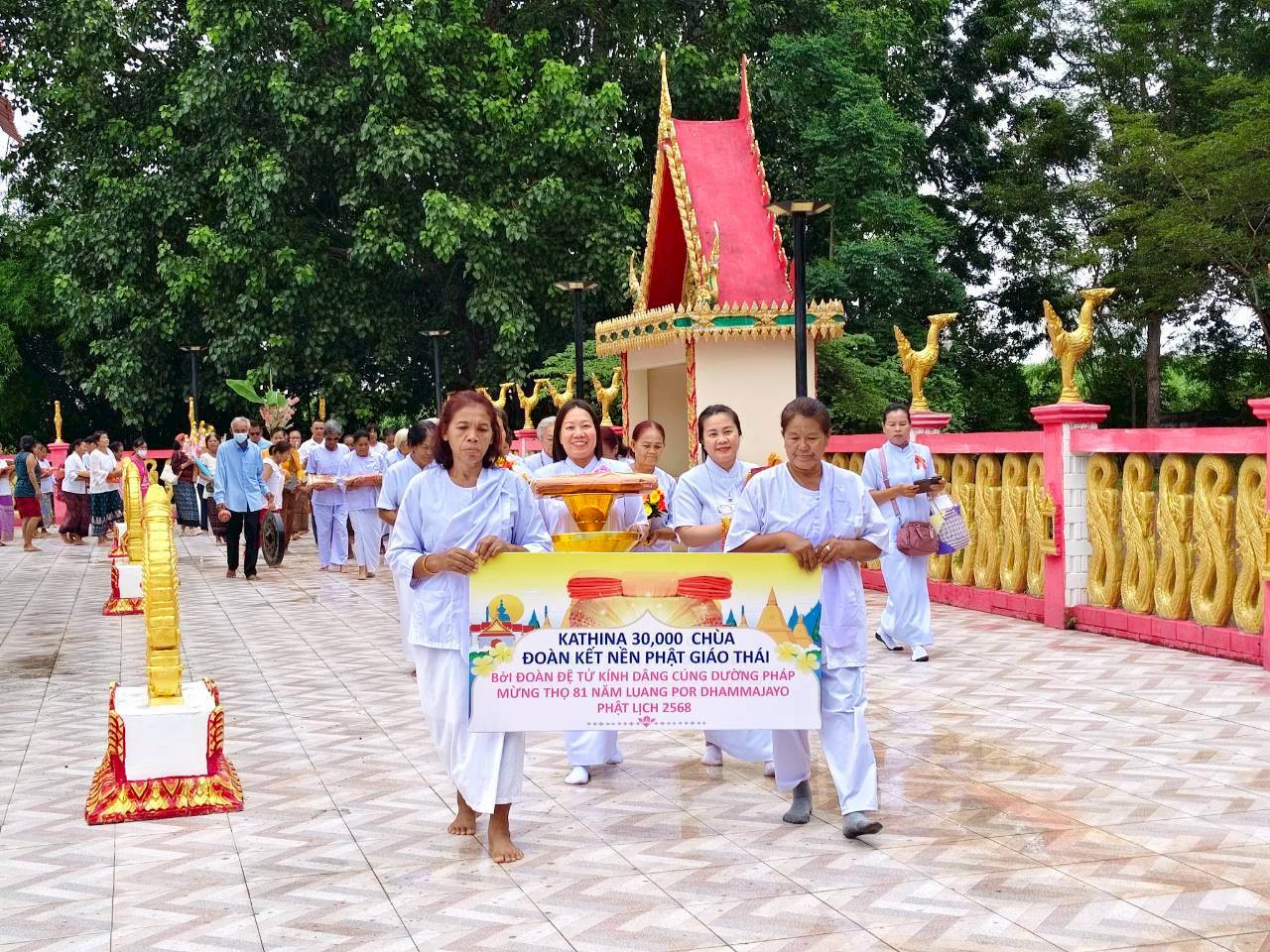 ภาพร่วมขบวนกฐินวัดบ้านหินลาด(โจดหินลาด)