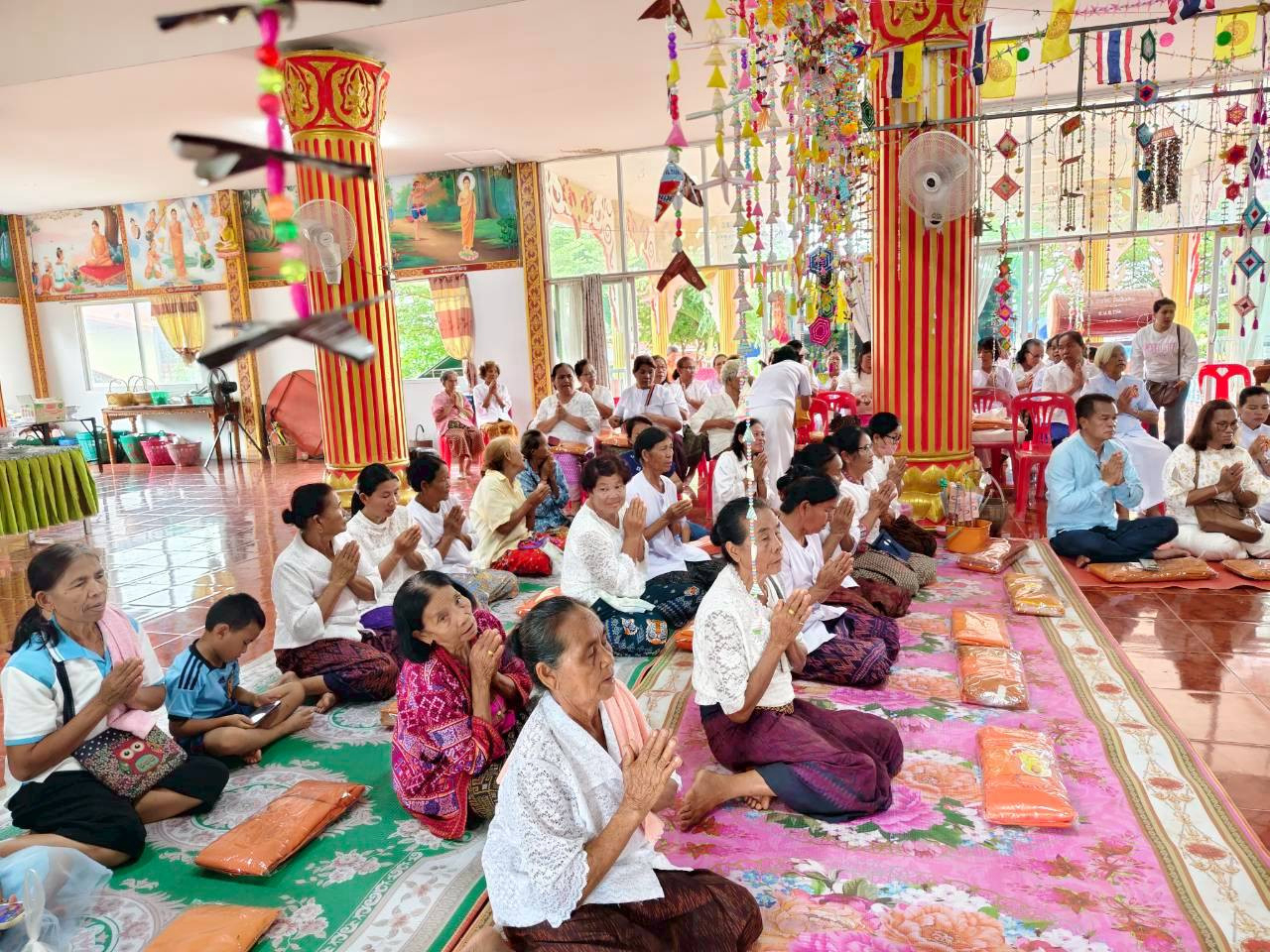 ภาพร่วมพิธีกรรมวัดบ้านหินลาด(โจดหินลาด)