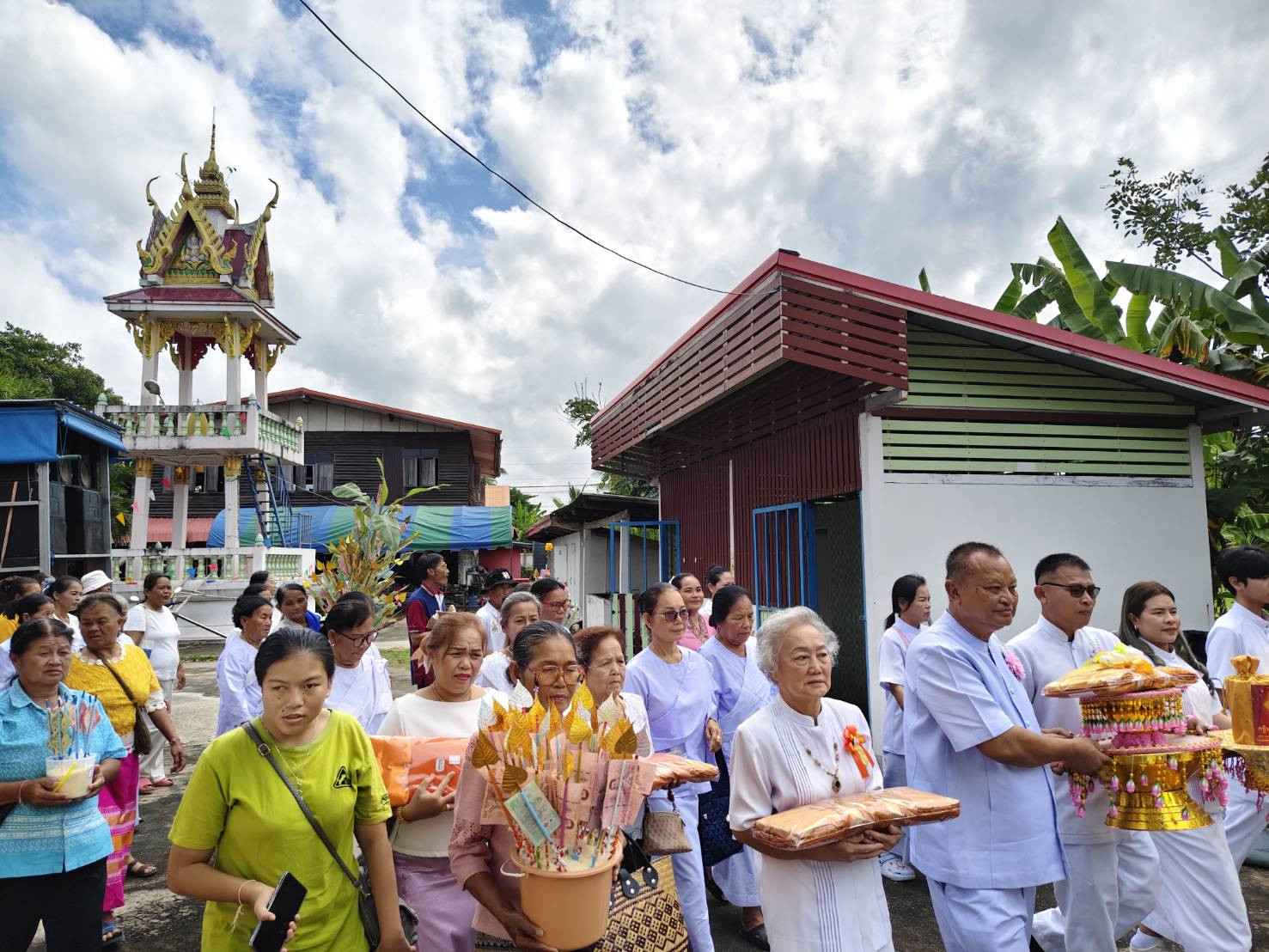 ภาพร่วมขบวนกฐินวัดดอนทอง