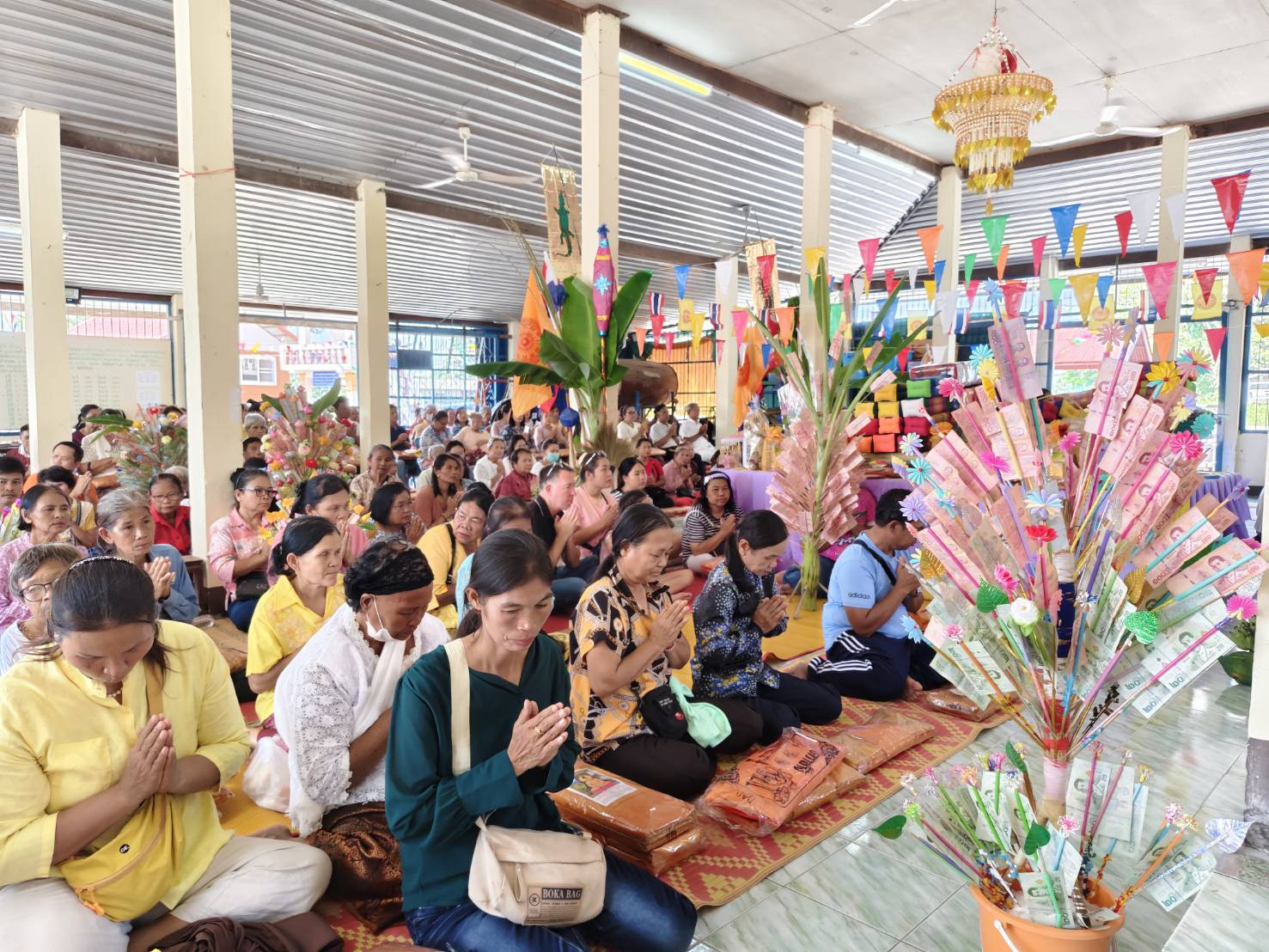 ภาพร่วมพิธีกรรมวัดอัมพวันศรีสง่า