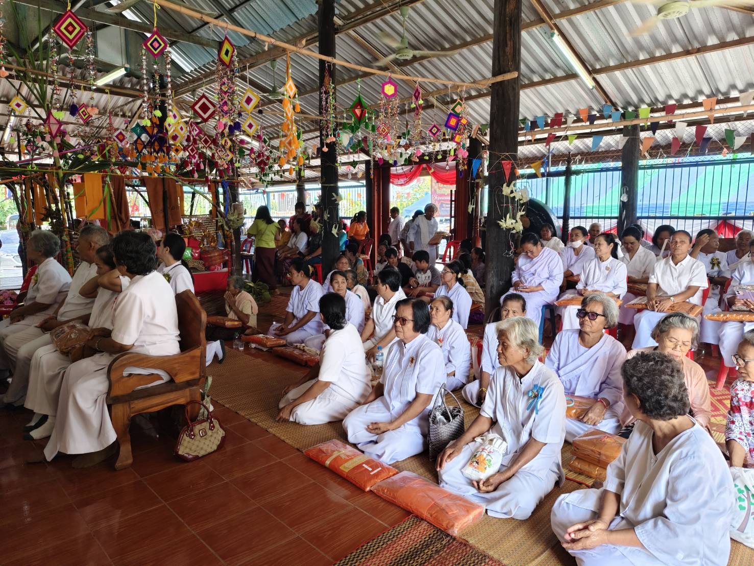 ภาพร่วมพิธีกรรมวัดบ้านหนองตะไก้