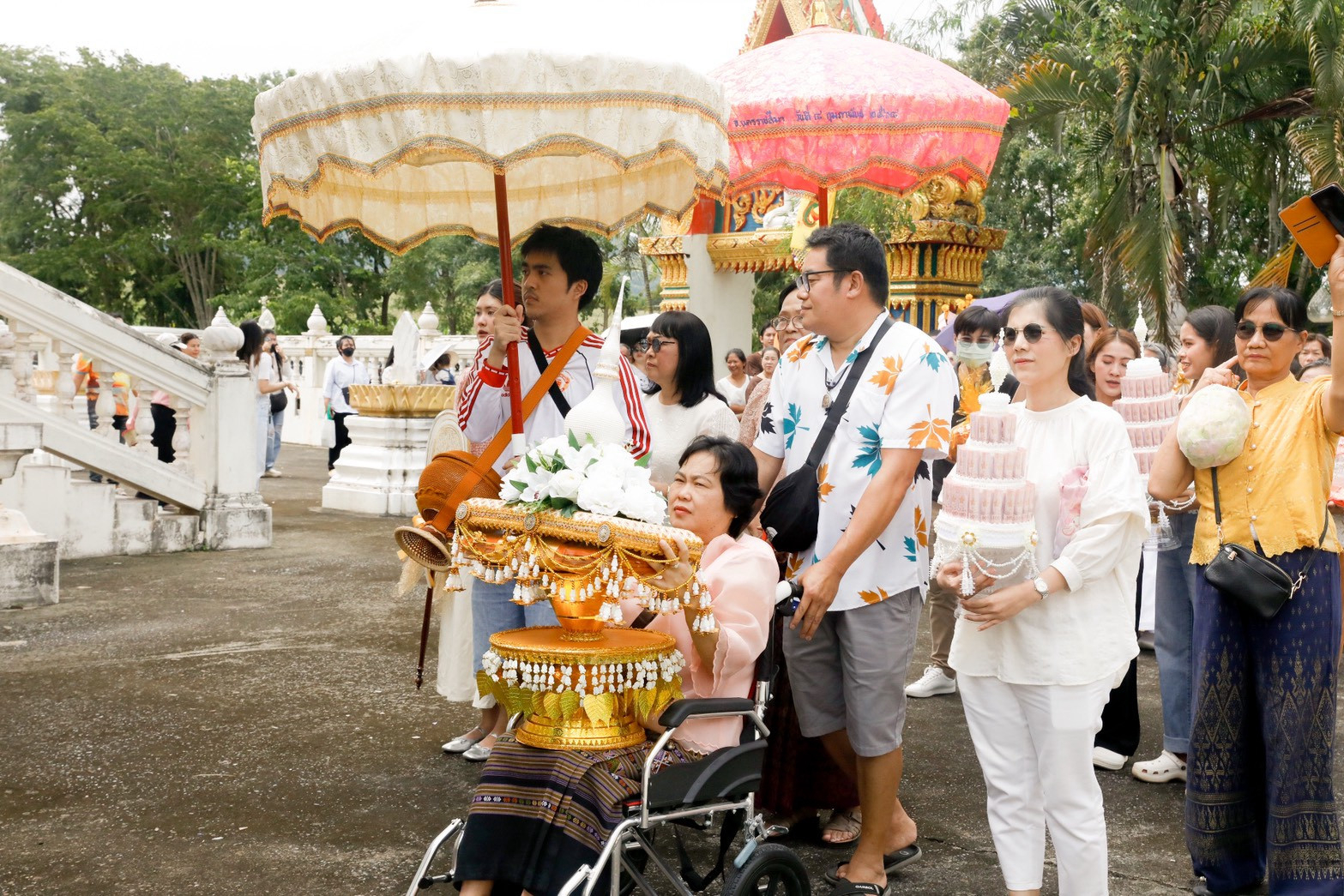 ภาพร่วมพิธีกรรมวัดปางแจ้ง