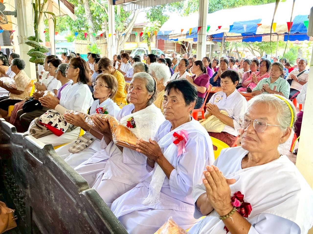 ภาพร่วมพิธีกรรมวัดหนองเมา