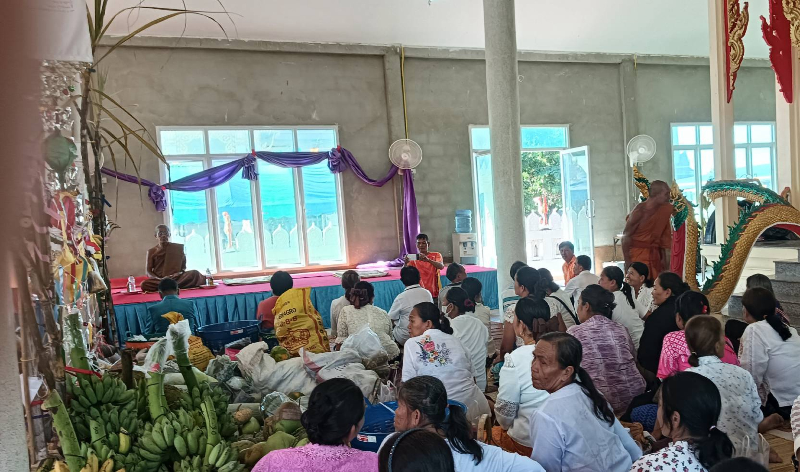 ภาพร่วมพิธีกรรมวัดห้วยชงโค