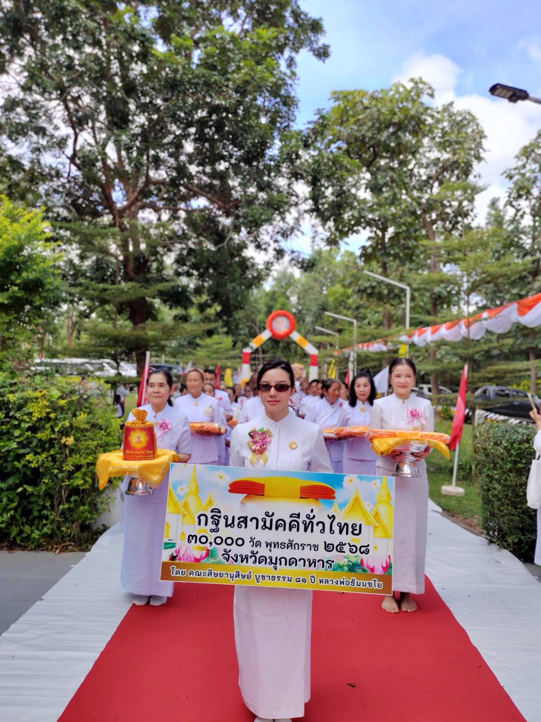 ภาพร่วมขบวนกฐินที่พักสงฆ์ป่าภูดินวราราม