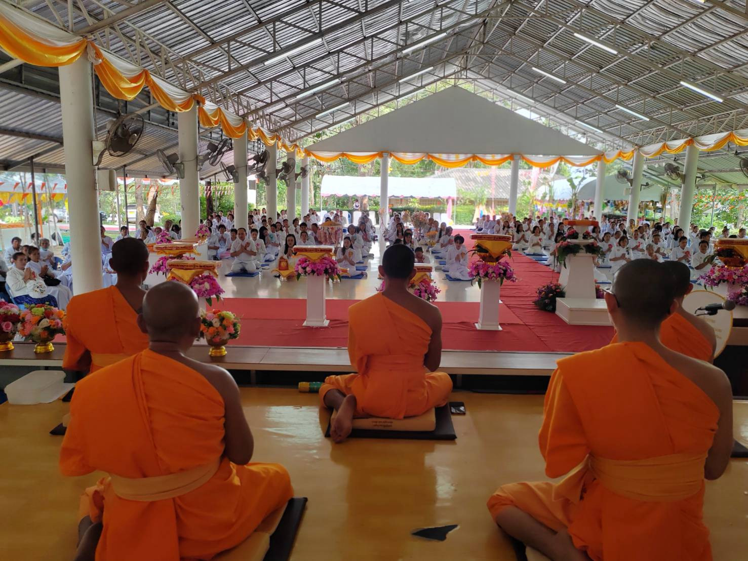 ภาพร่วมพิธีกรรมที่พักสงฆ์ป่าภูดินวราราม