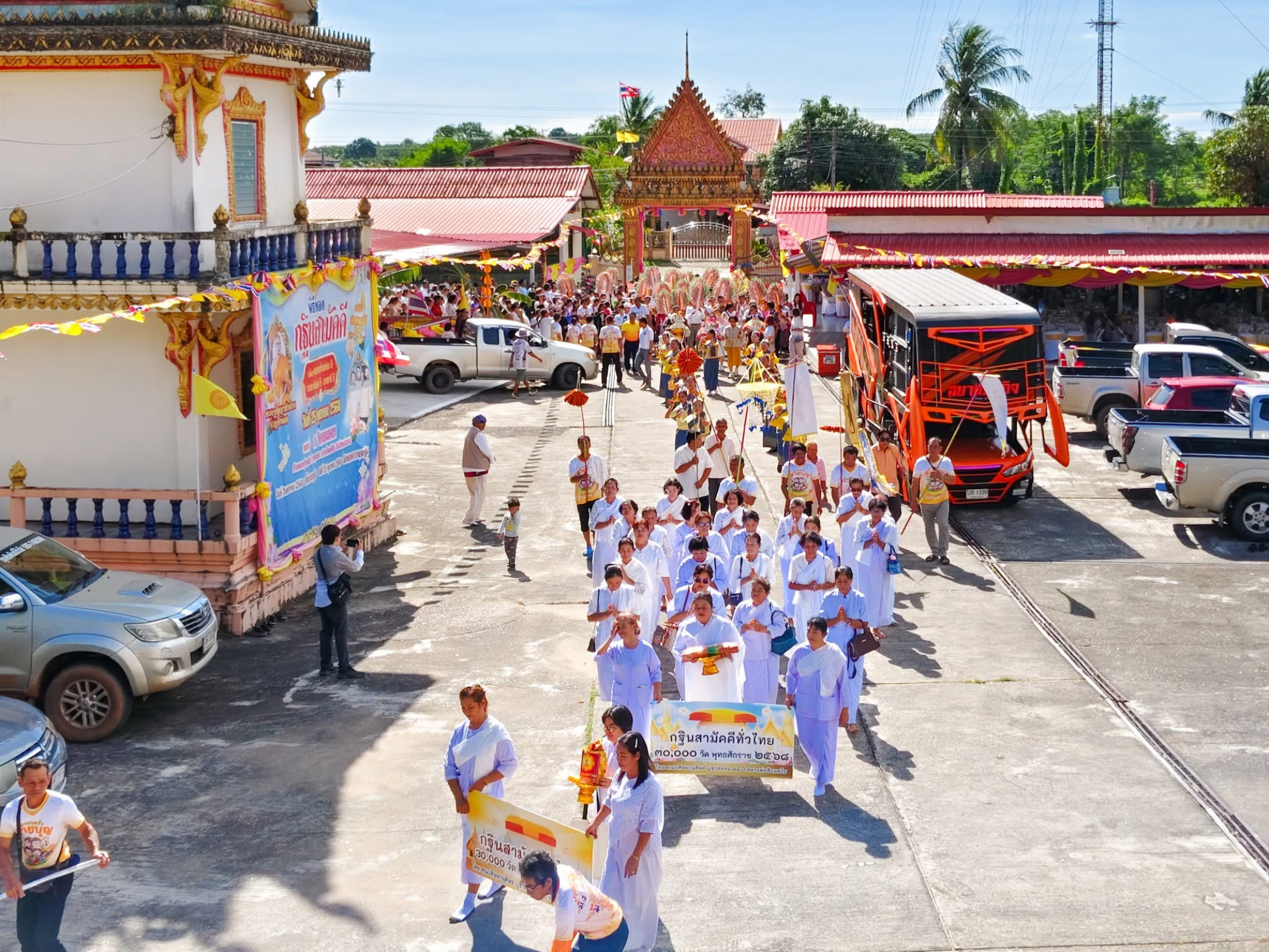 ภาพร่วมขบวนกฐินวัดจอมเพชร