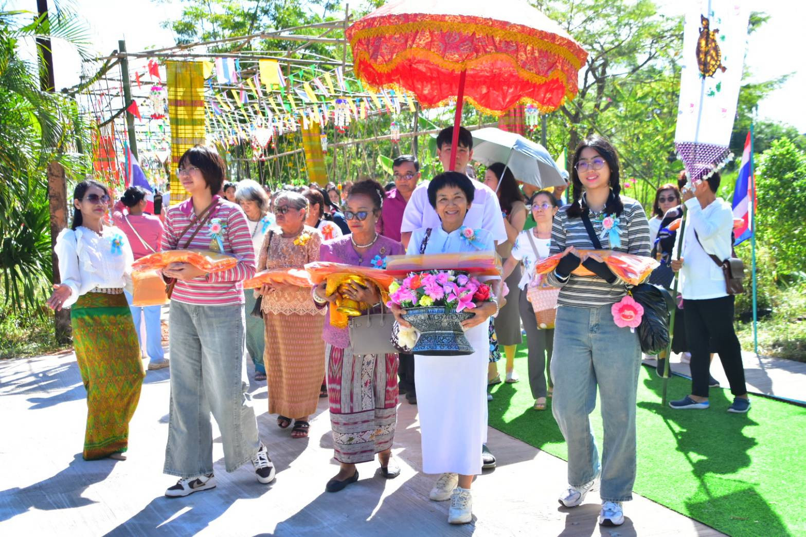 ภาพร่วมพิธีกรรมศูนย์ปฏิบัติธรรมสว่างสามัคคีธรรม