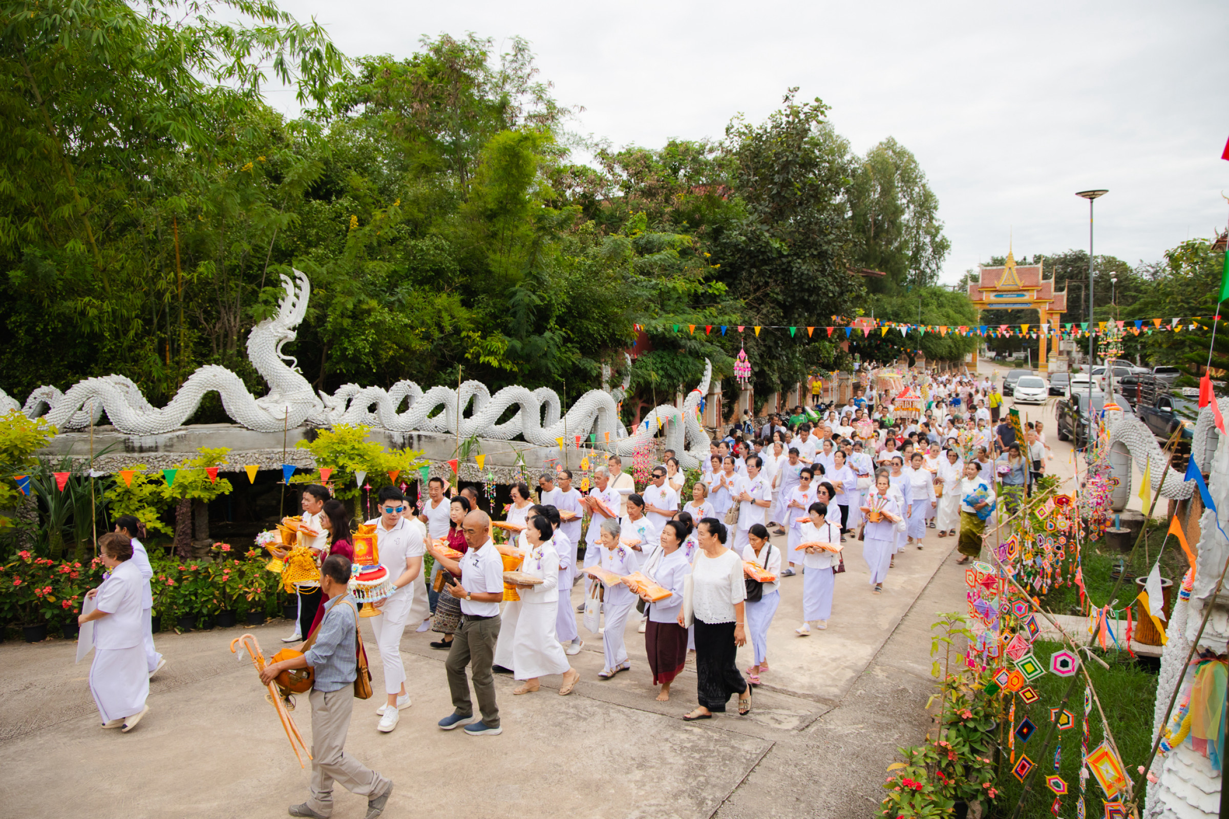 ภาพร่วมขบวนกฐินวัดศรีหนองหิน