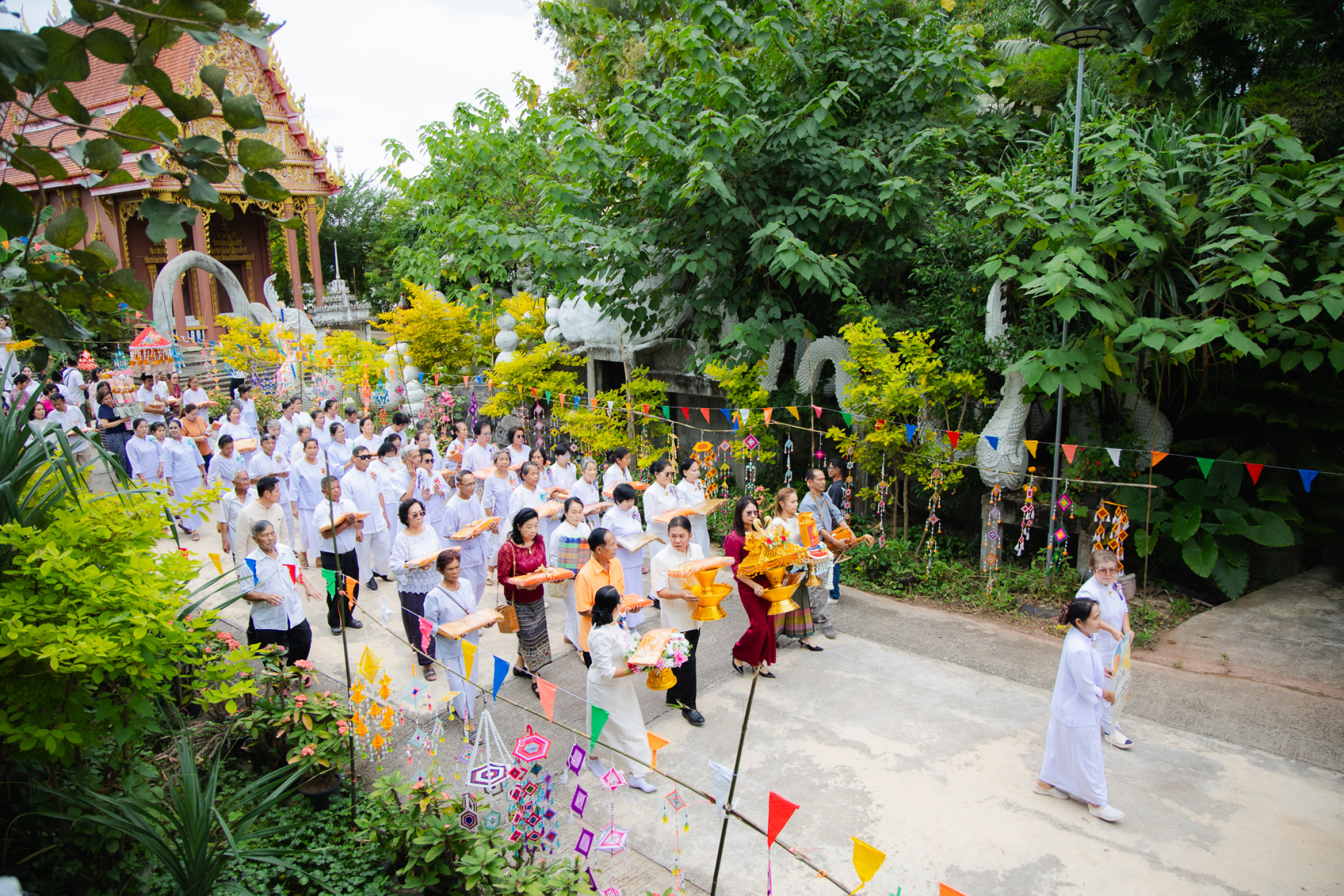 ภาพร่วมพิธีกรรมวัดศรีหนองหิน