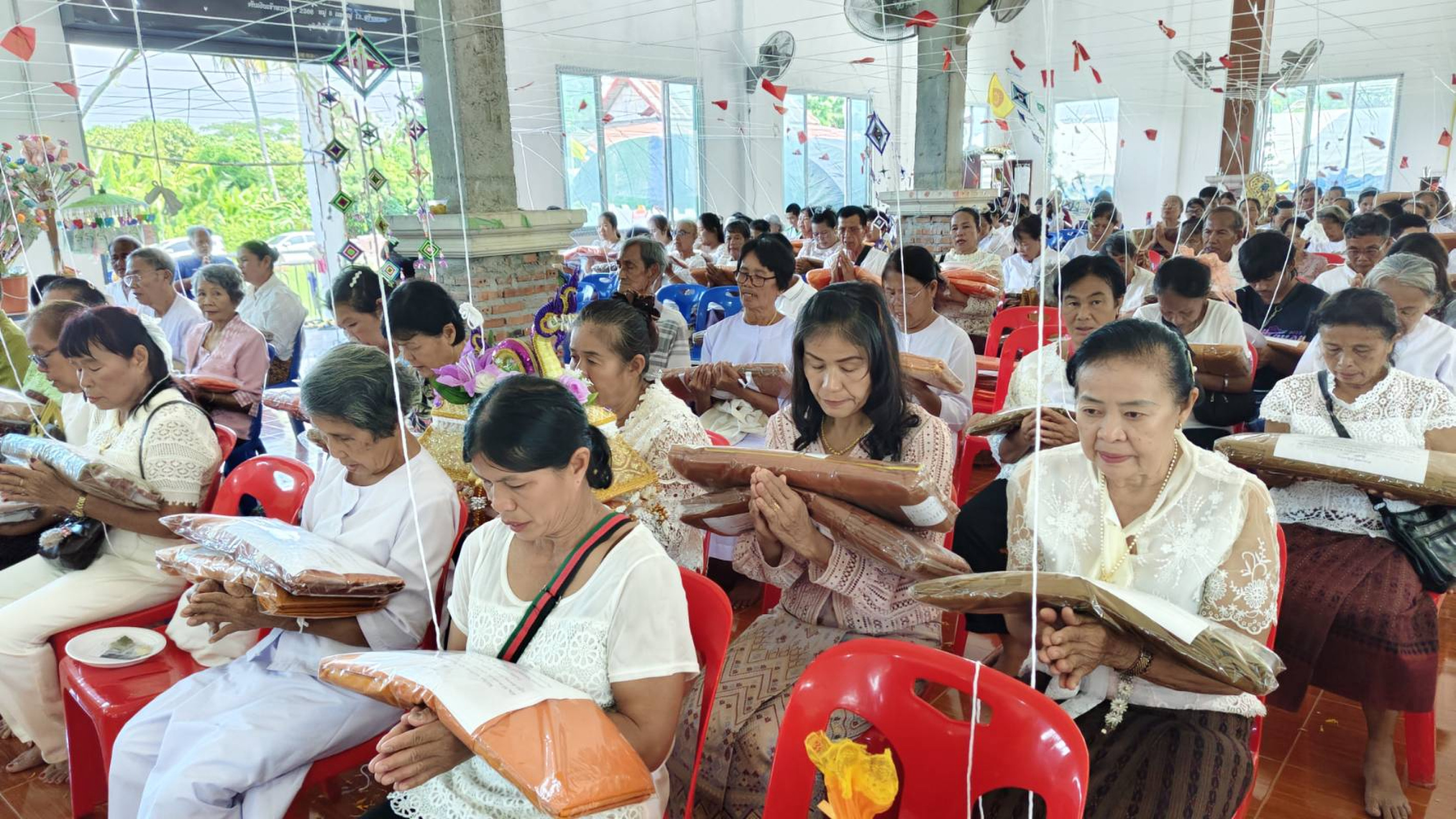 ภาพร่วมพิธีกรรมวัดท่าแร่