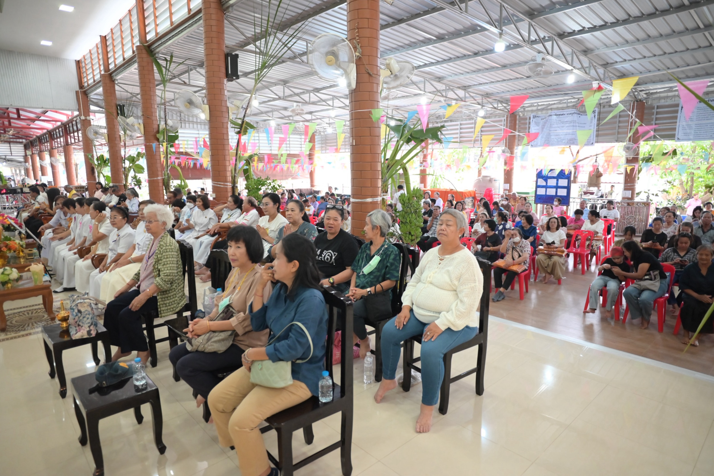 ภาพร่วมพิธีกรรมวัดเขาถ้ำ