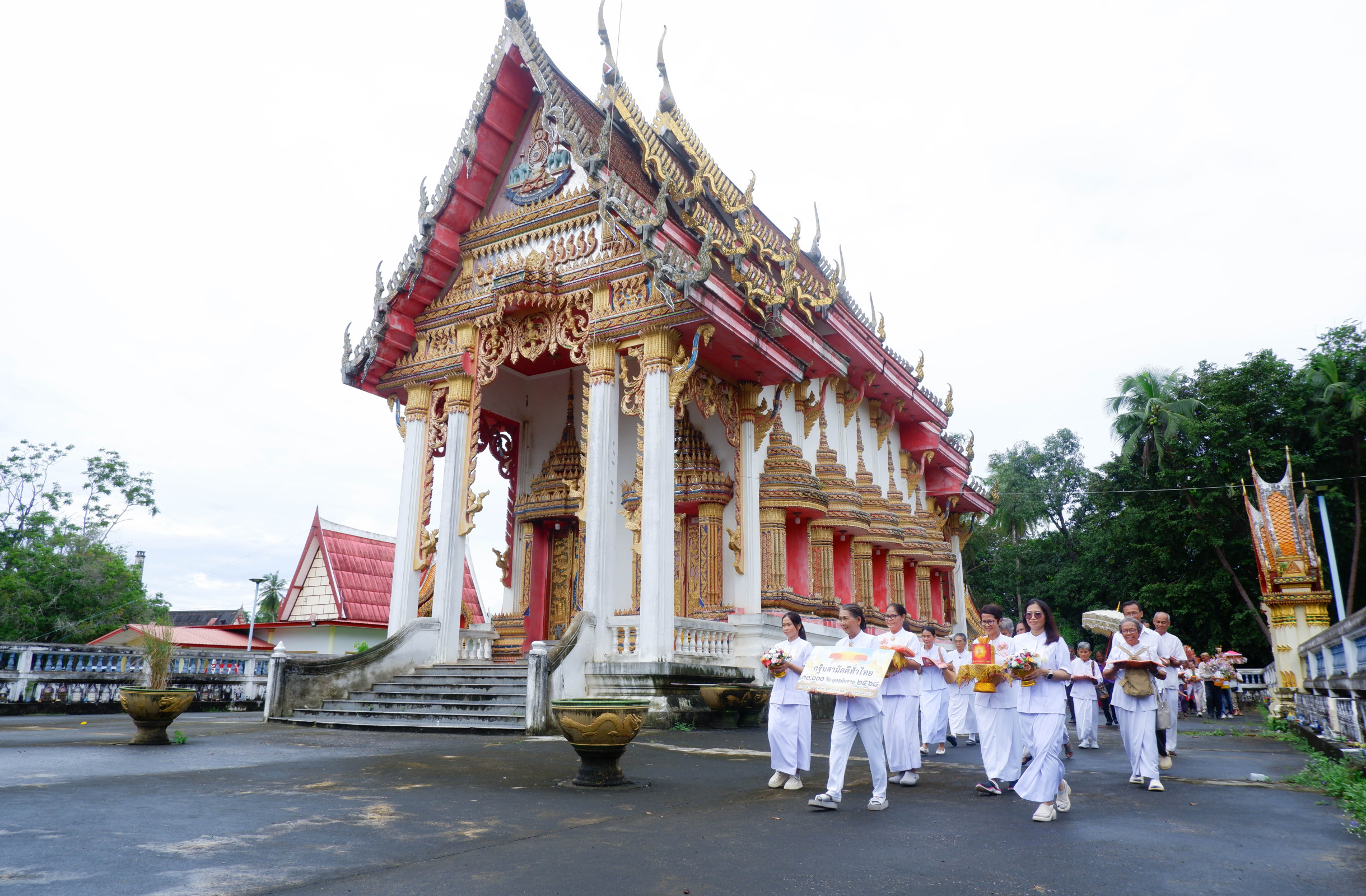 ภาพร่วมขบวนกฐินวัดละหาน