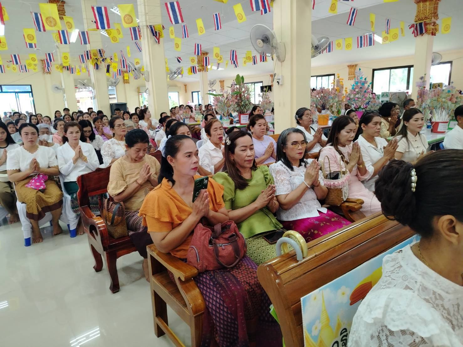 ภาพร่วมพิธีกรรมวัดหินกอง