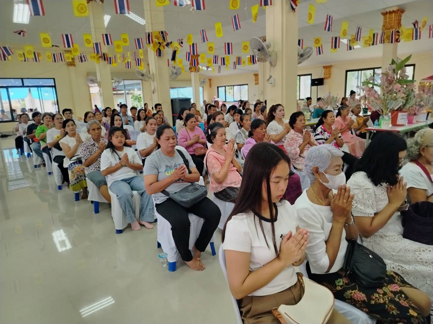 ภาพร่วมพิธีกรรมวัดหินกอง
