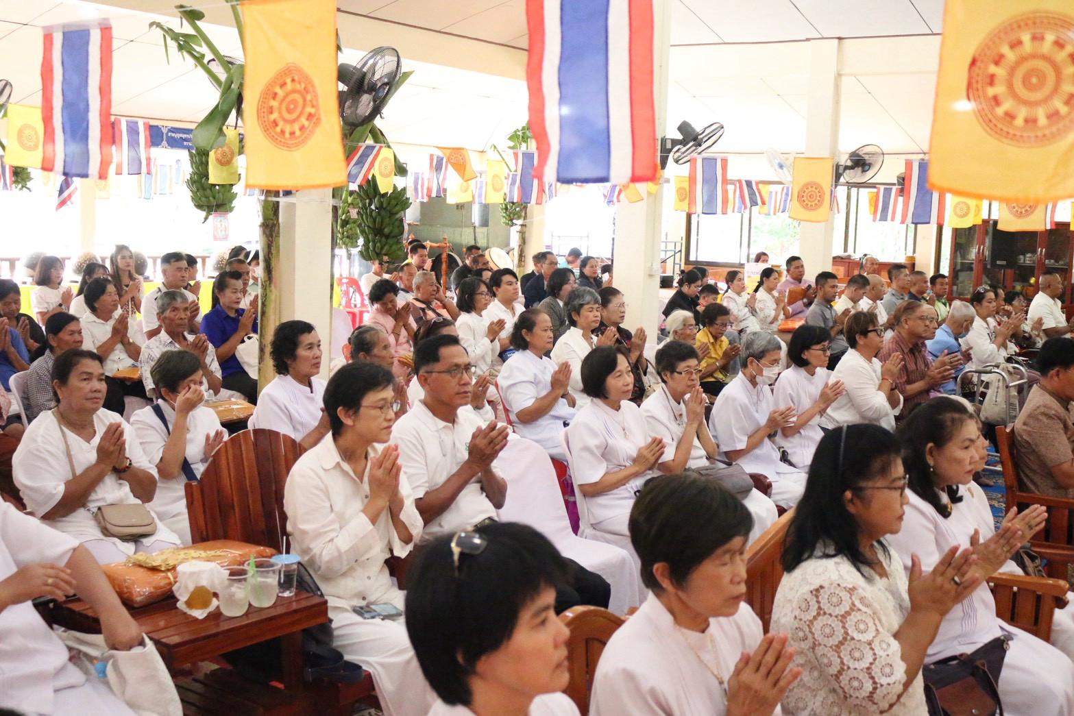 ภาพร่วมพิธีกรรมวัดทับกระดาษ