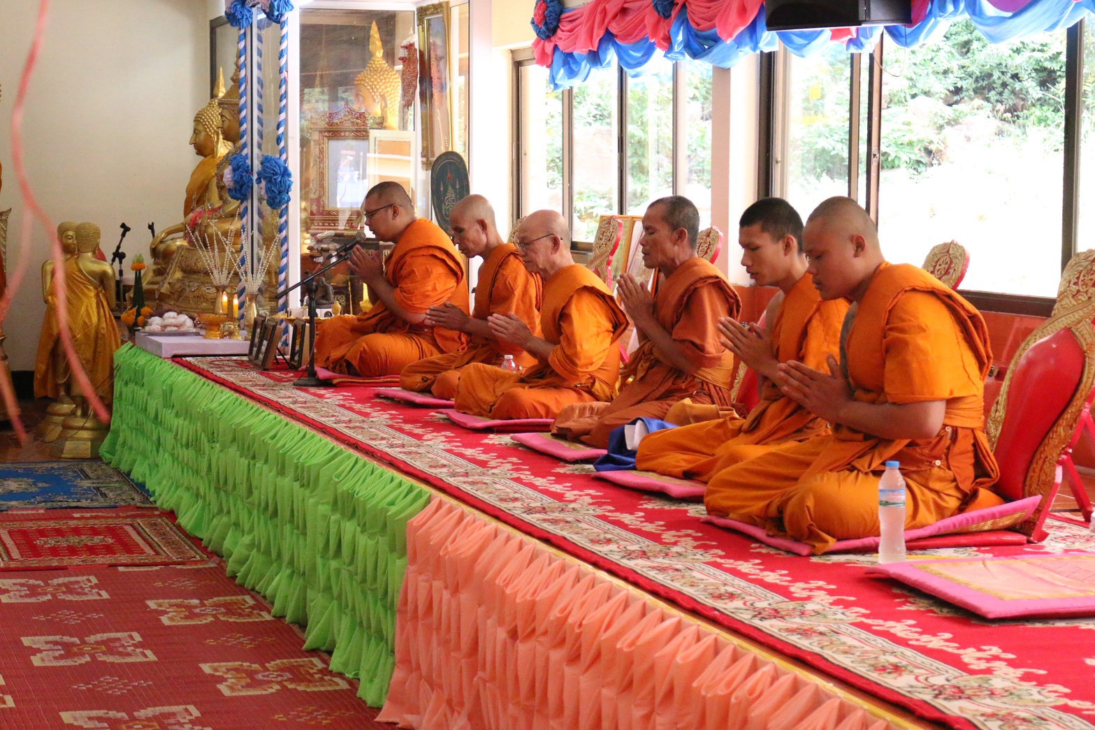 ภาพร่วมพิธีกรรมวัดทับกระดาษ