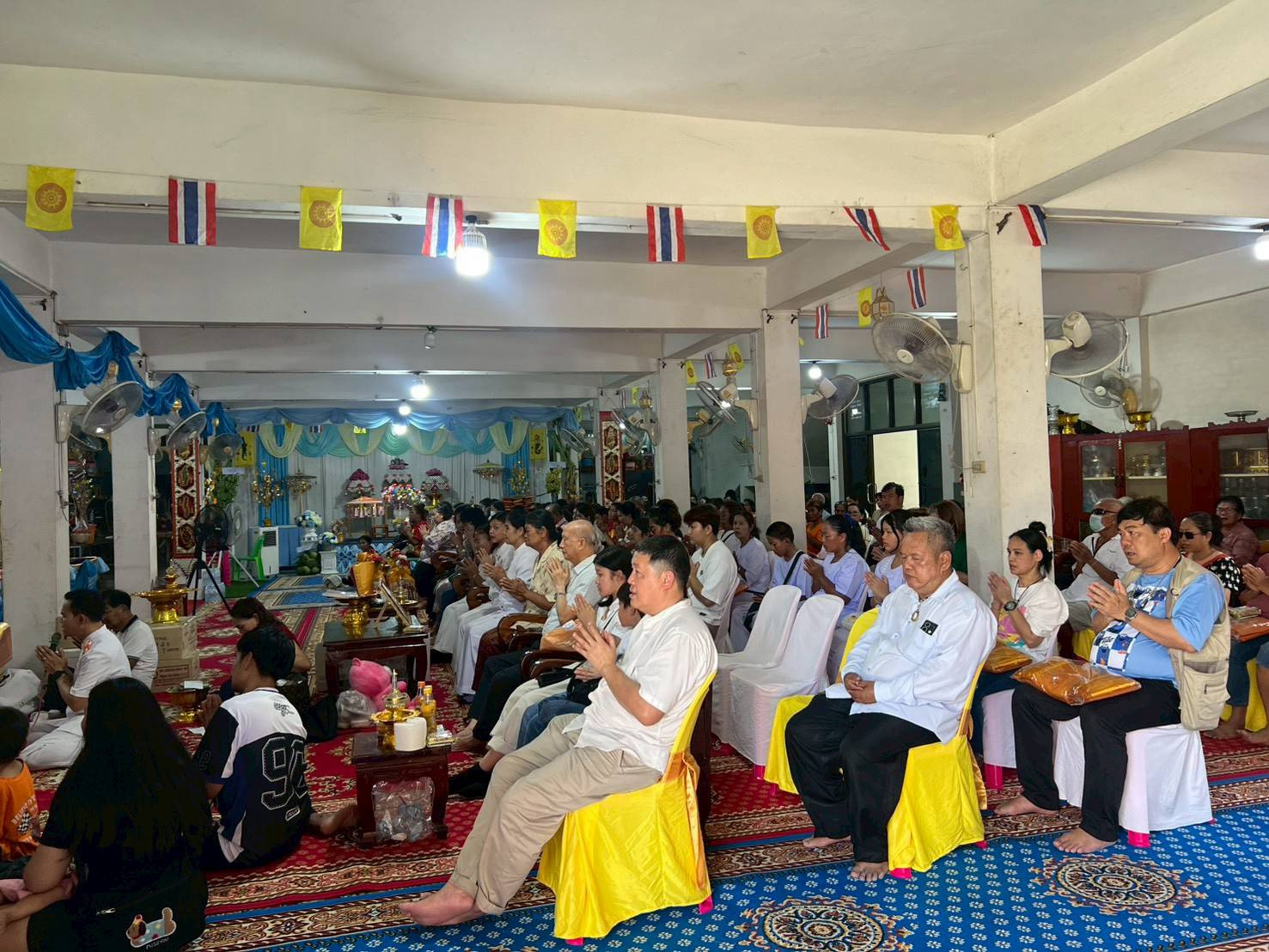 ภาพร่วมพิธีกรรมวัดเนินมหาเชษฐ์