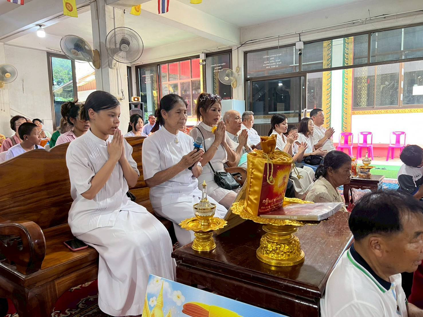 ภาพร่วมพิธีกรรมวัดเนินมหาเชษฐ์