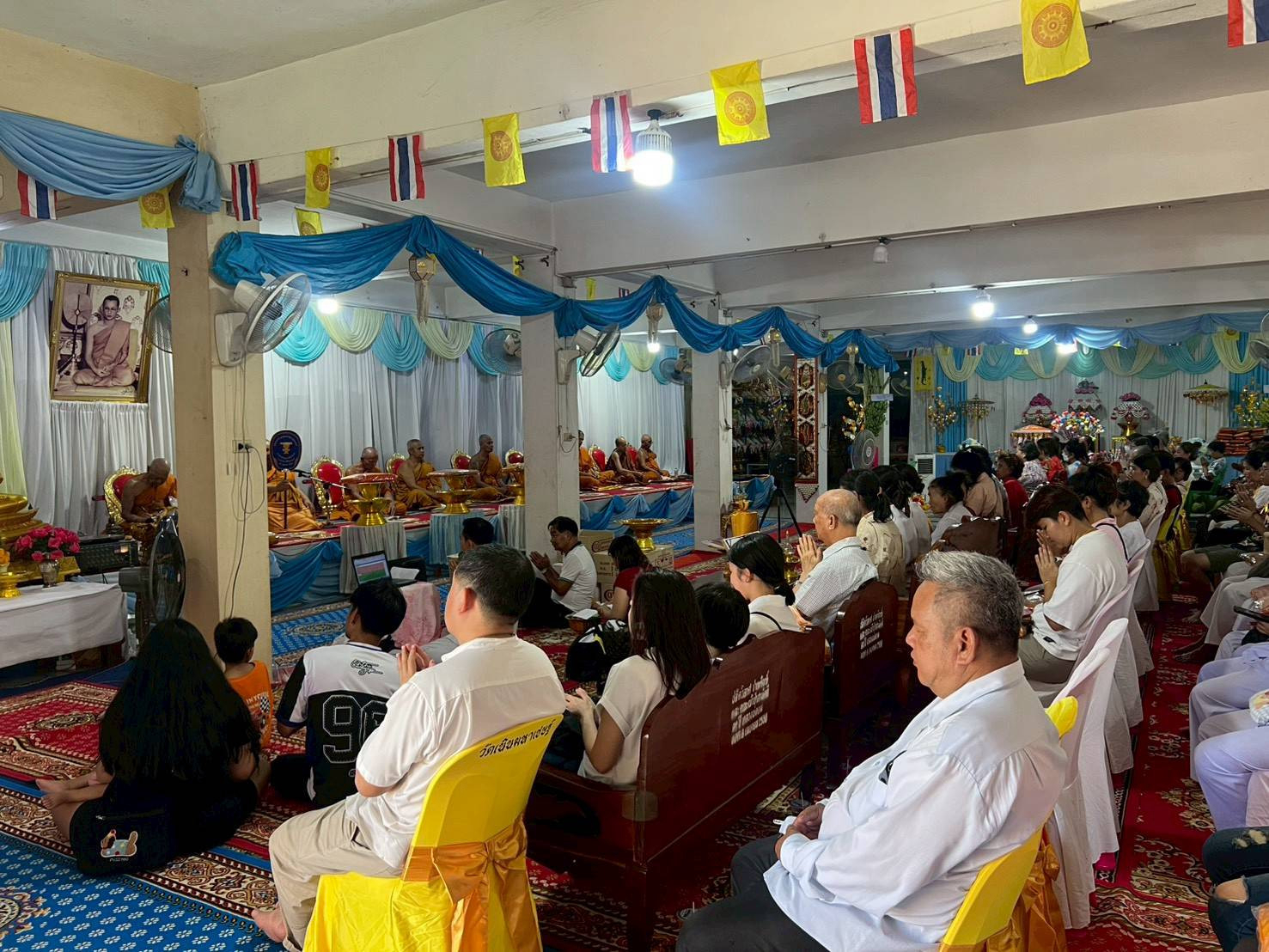 ภาพร่วมพิธีกรรมวัดเนินมหาเชษฐ์