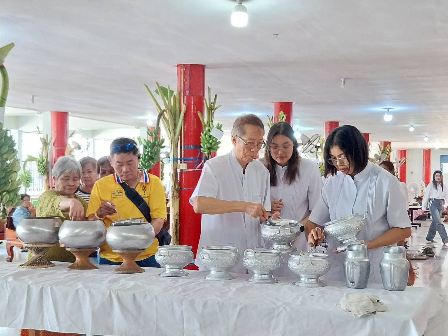 ภาพร่วมพิธีกรรมวัดหนองสานแตร