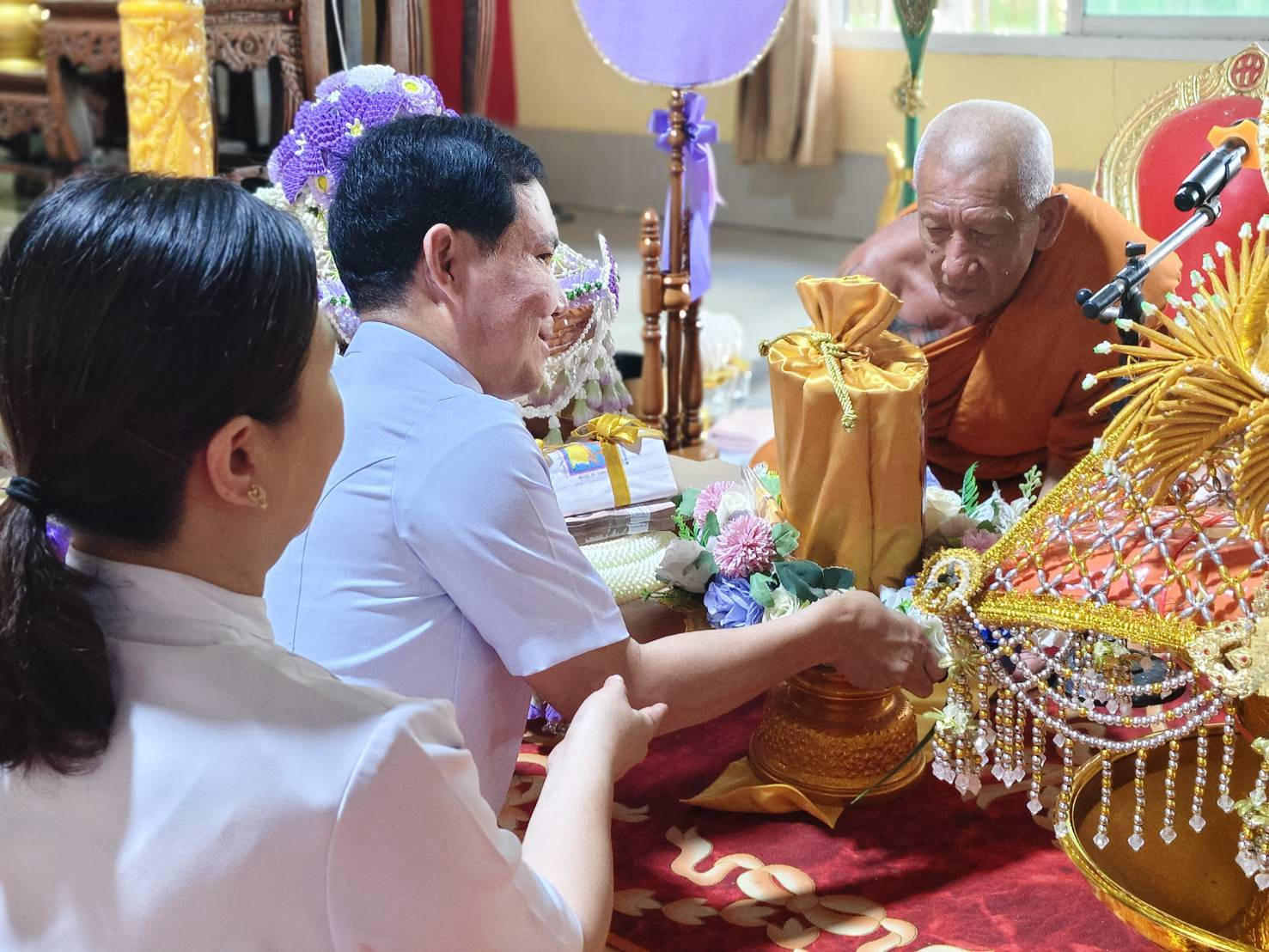 ภาพการถวายปัจจัยวัดอ่างตะแบก