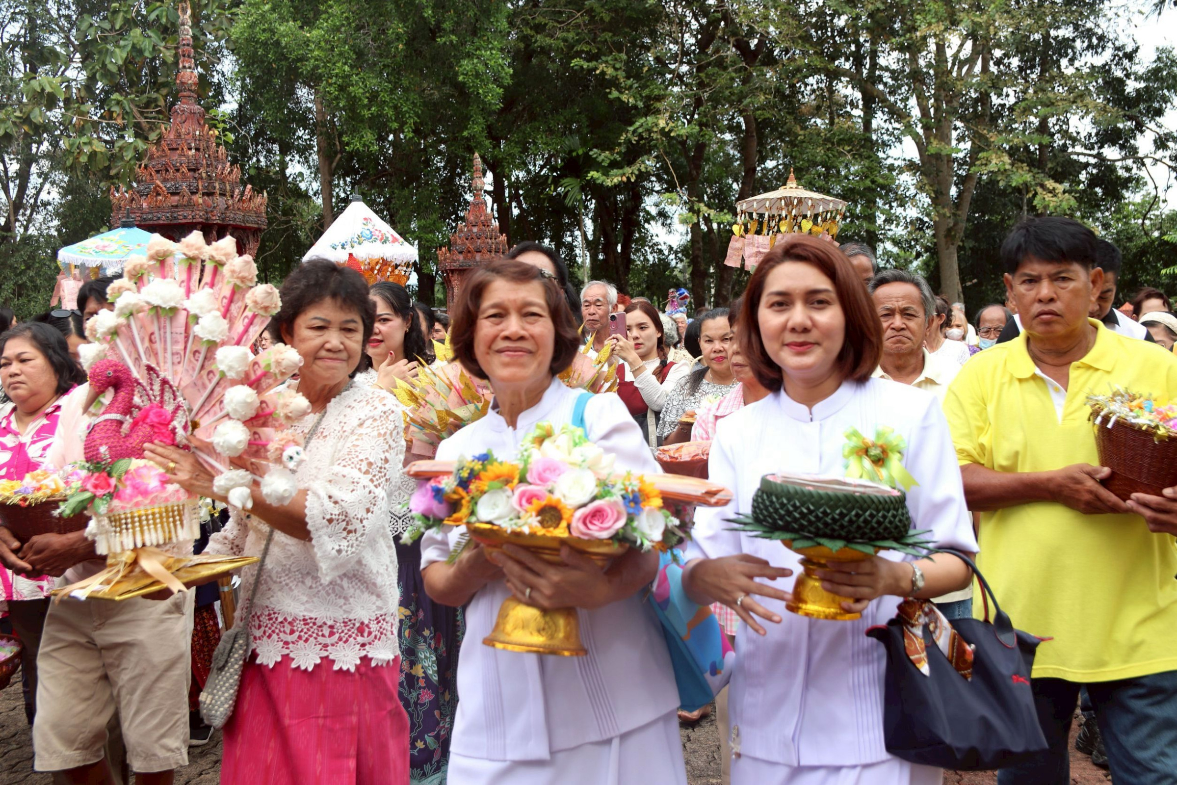 ภาพร่วมพิธีกรรมวัดน้ำเชี่ยว